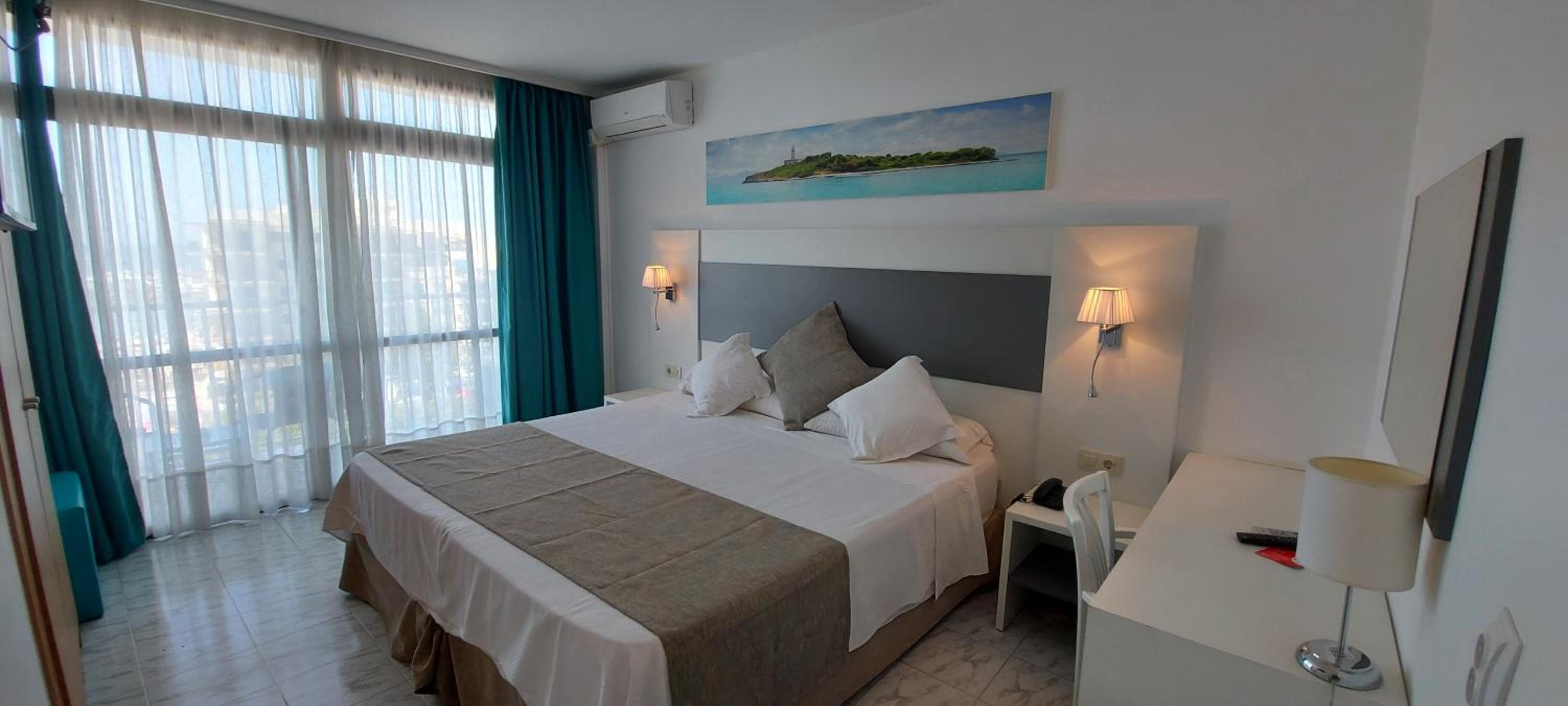 Queen Room with Sea View - Photo 1