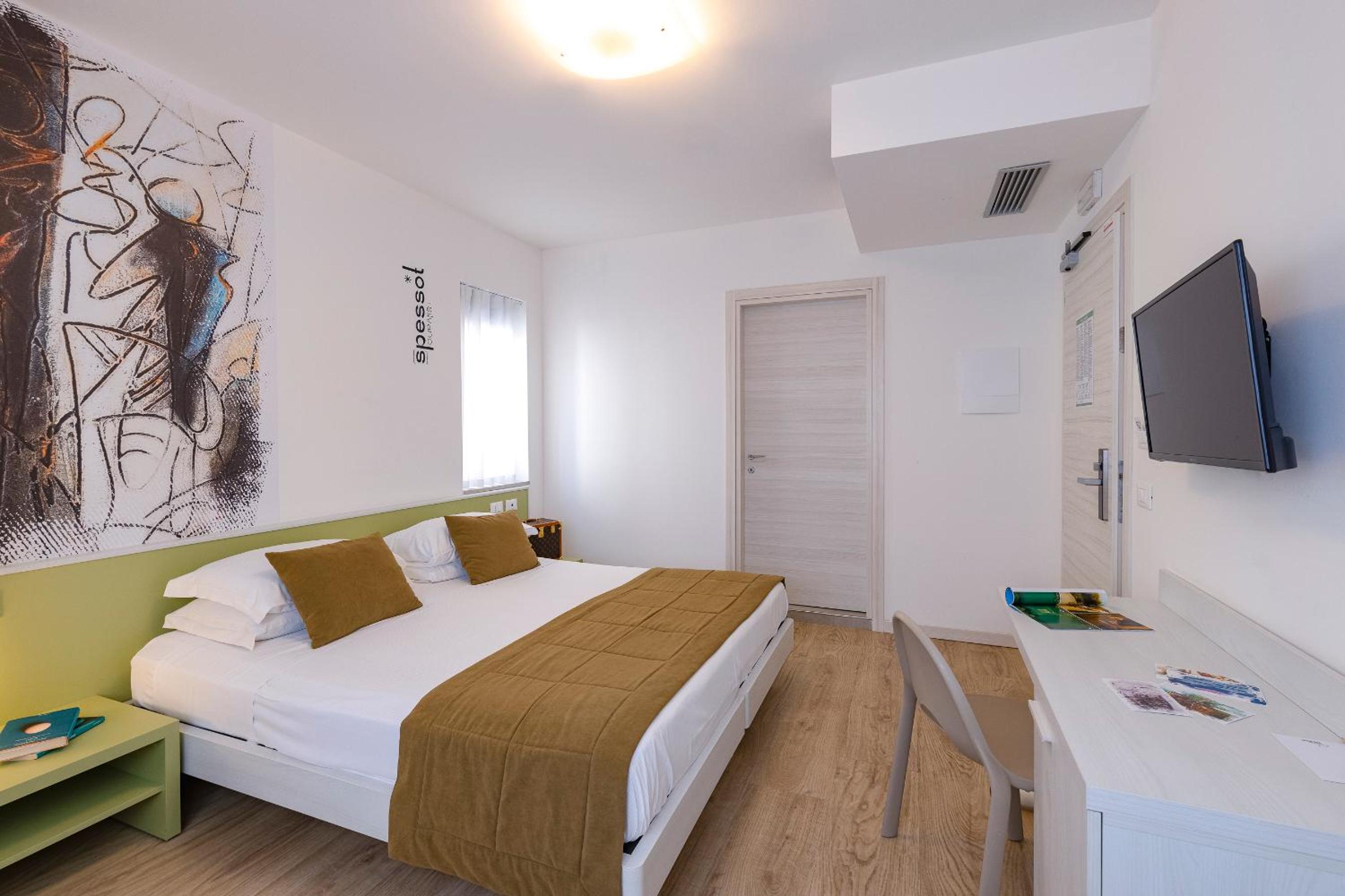 Double or Twin Room - Photo 3