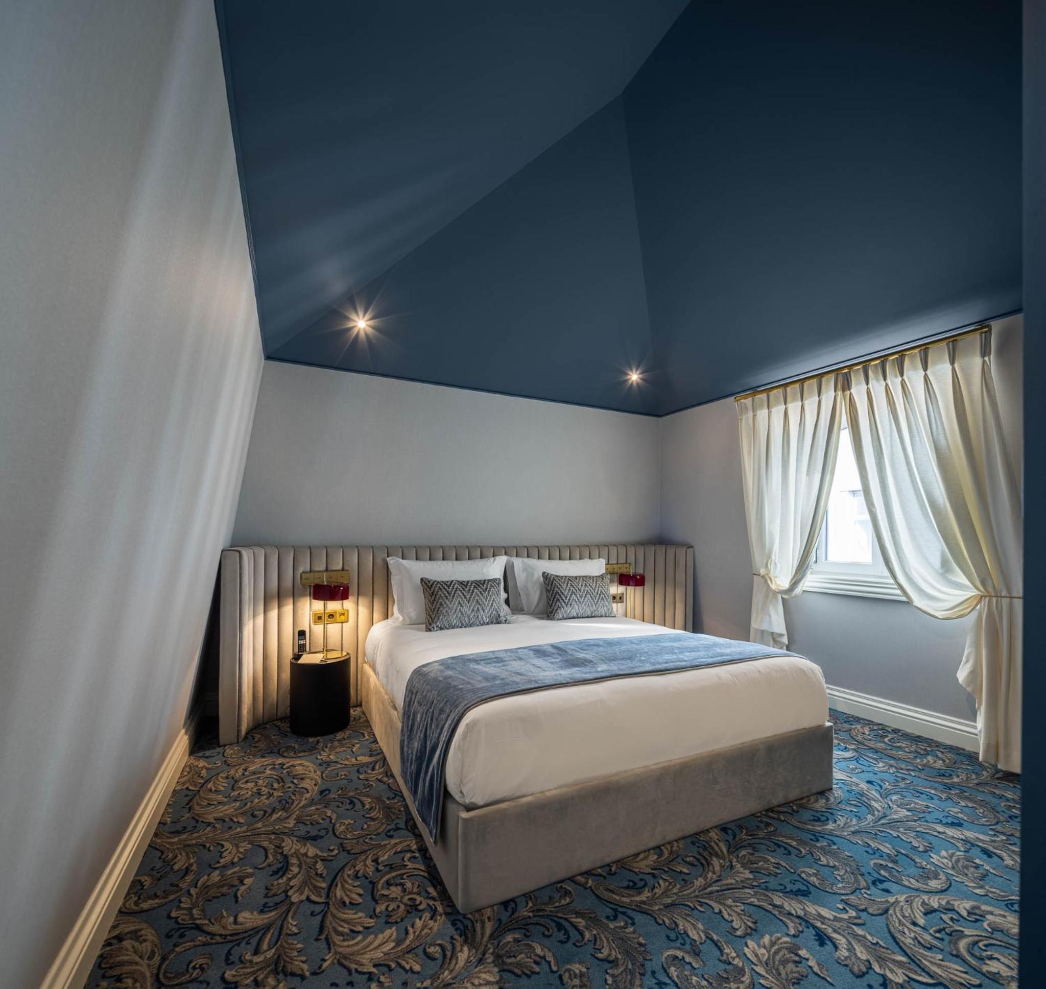 Suite - Photo 3