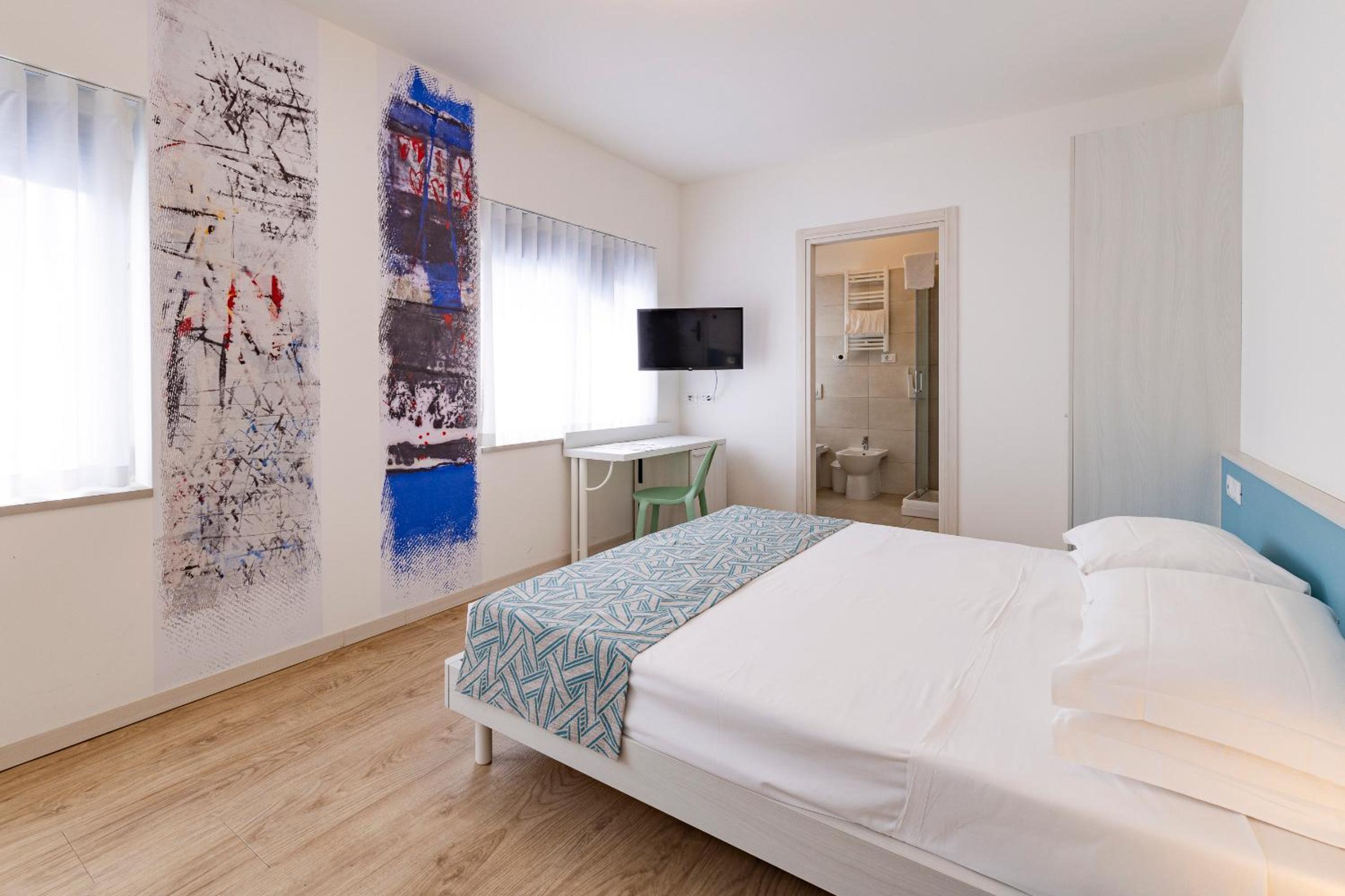 Double or Twin Room - Photo 4
