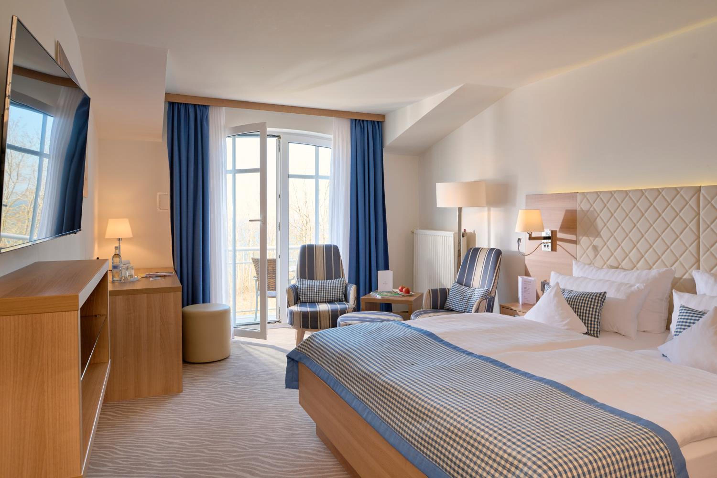 Double Room with Balcony and Direct View of the Sea