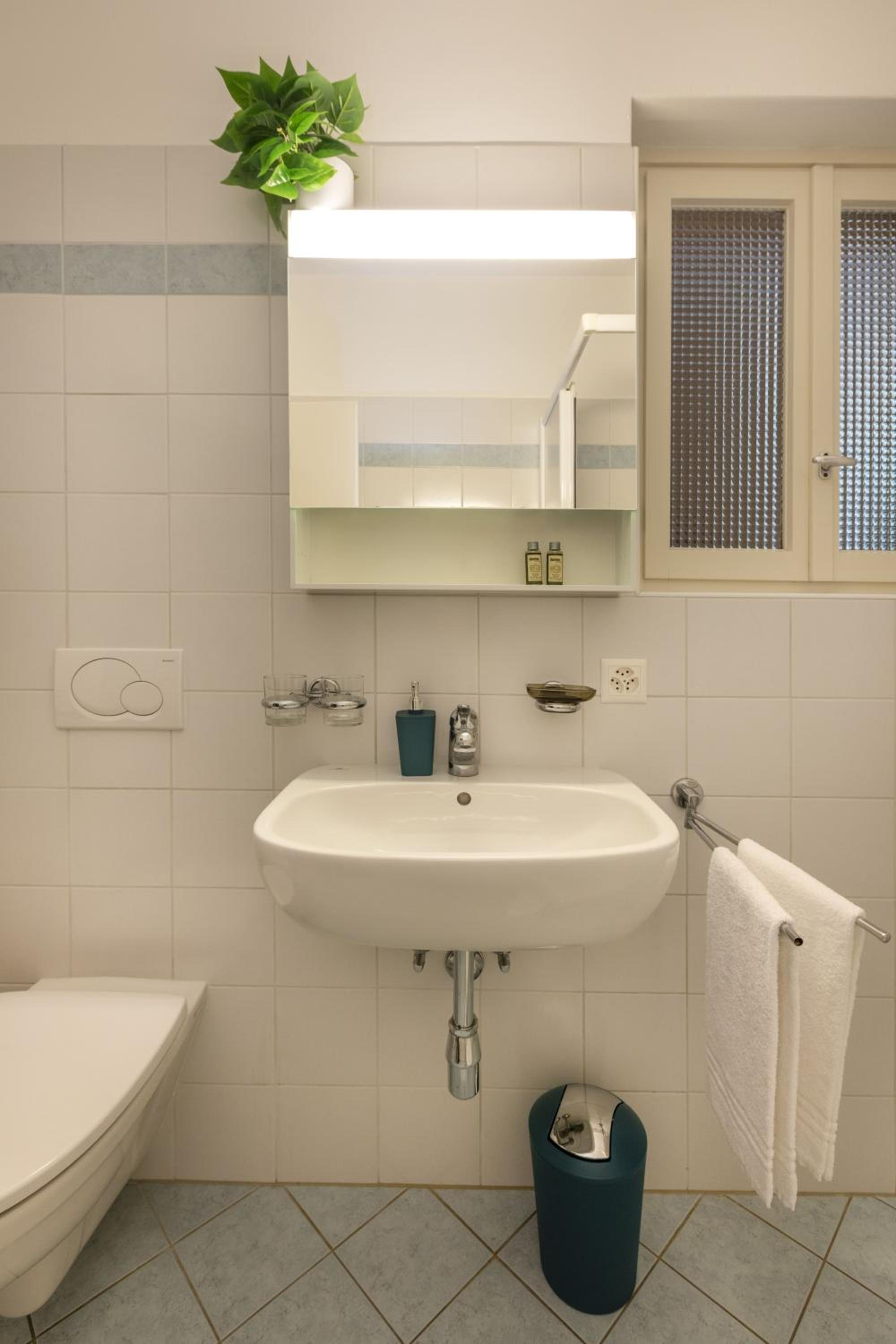 Comfort Double Room with Lake View and Balcony - Photo 6