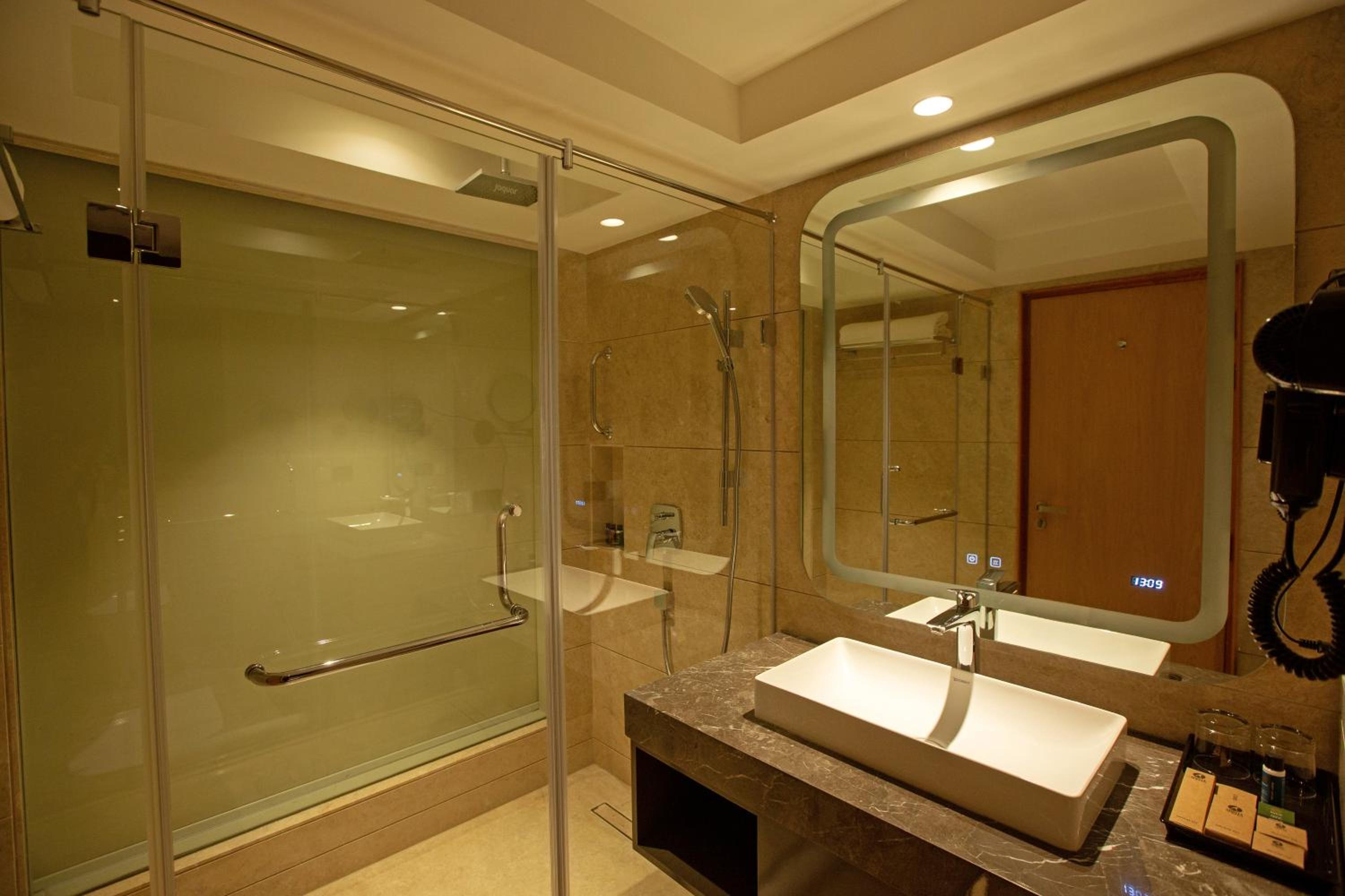 Superior Double or Twin Room with City View Superior Double or Twin Room with City View