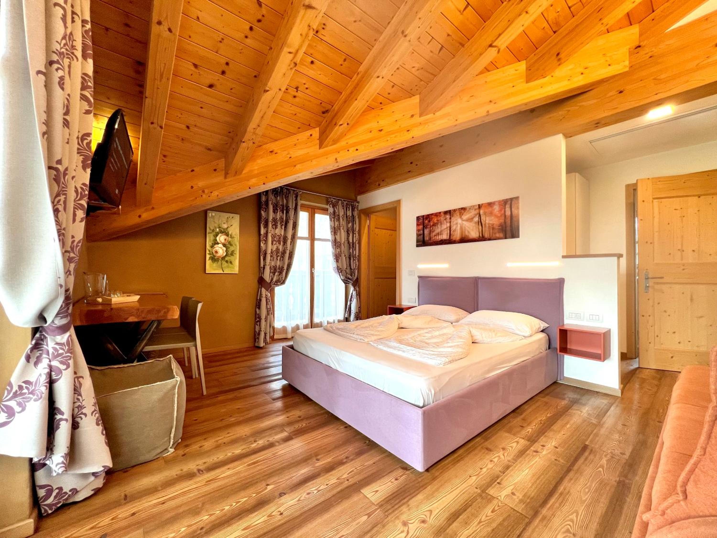 Deluxe Double Room with Balcony photo 1
