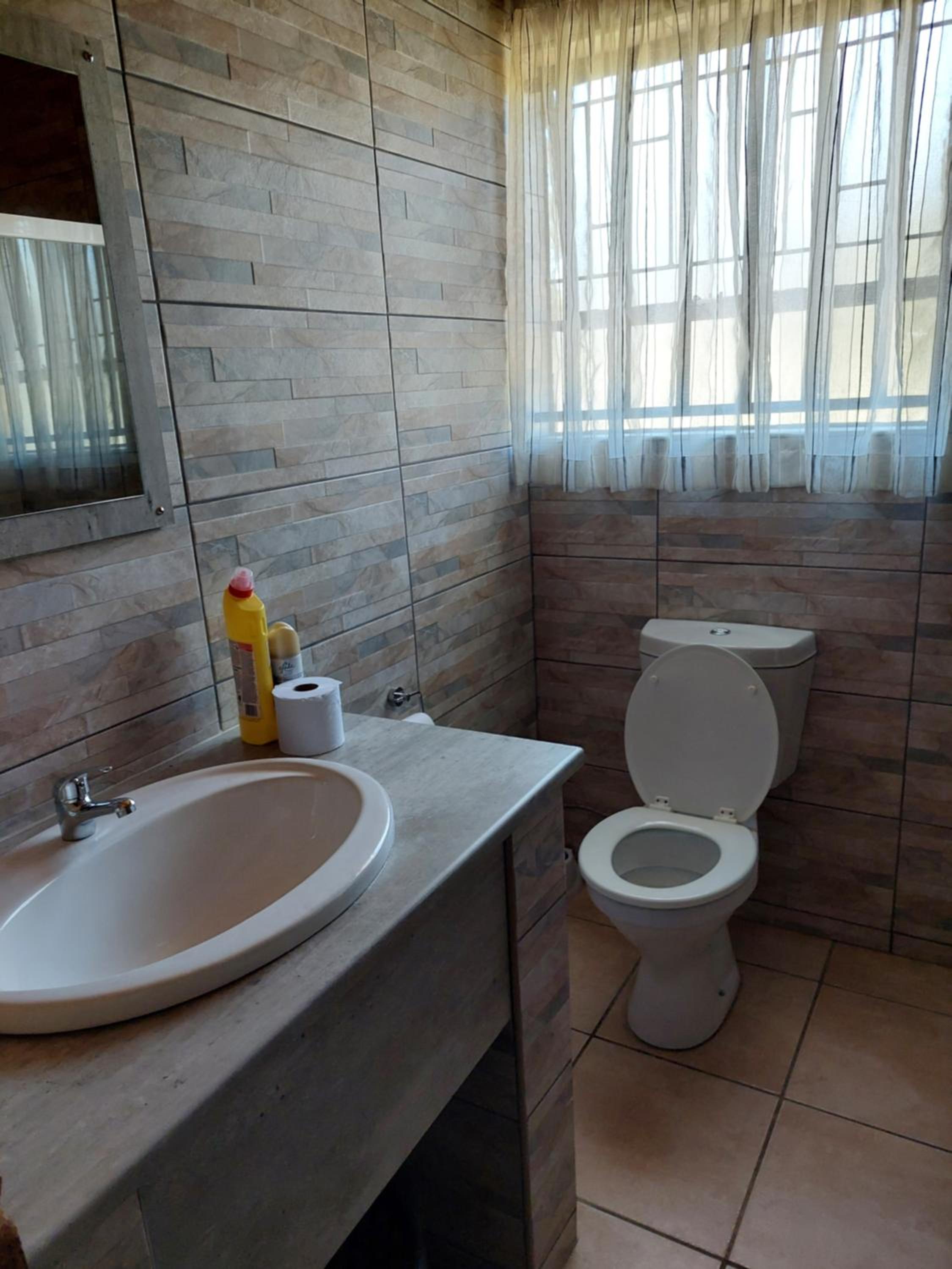 Double Room with Private Bathroom photo 3