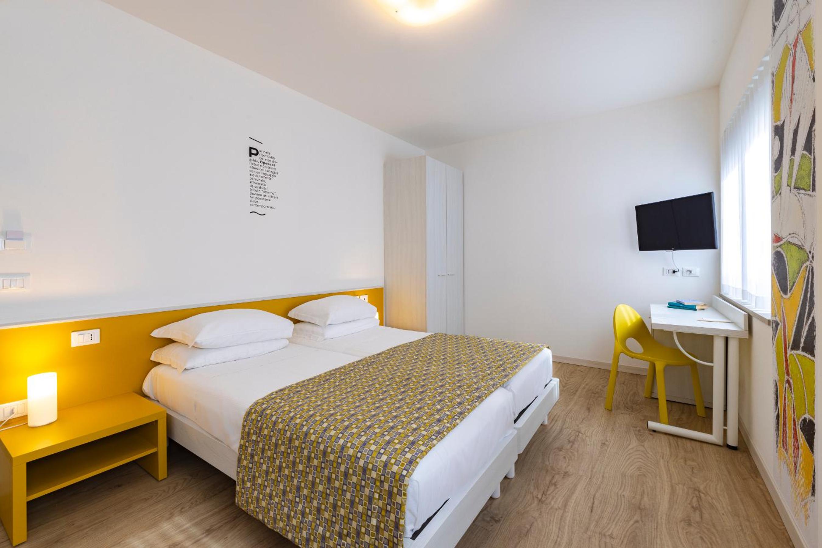 Double or Twin Room - Photo 6
