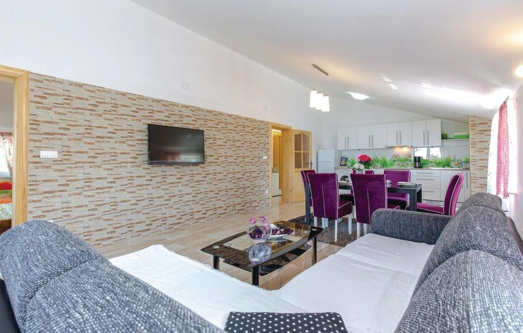 Villa photo 1