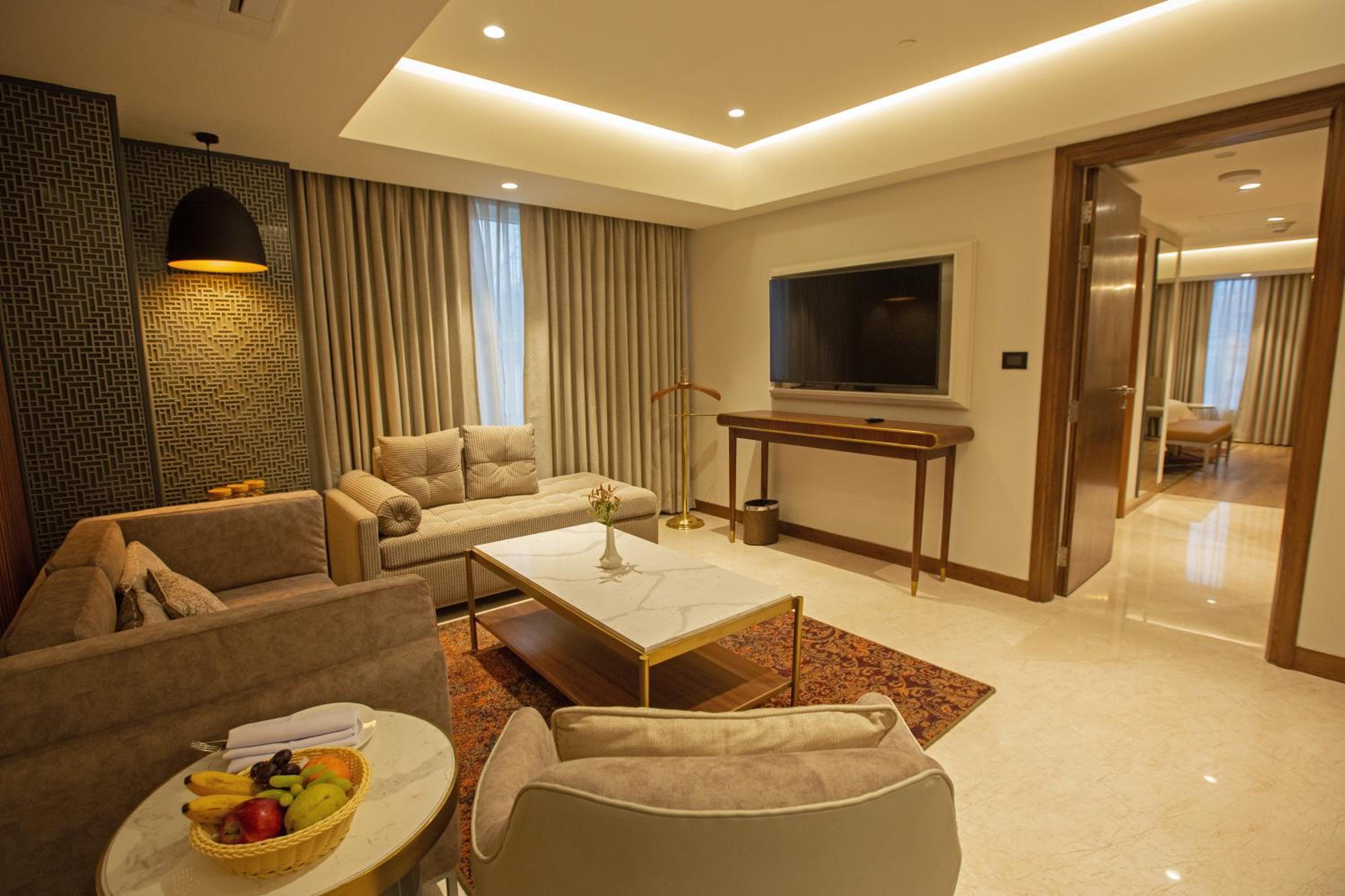 Executive Suite - Photo 1