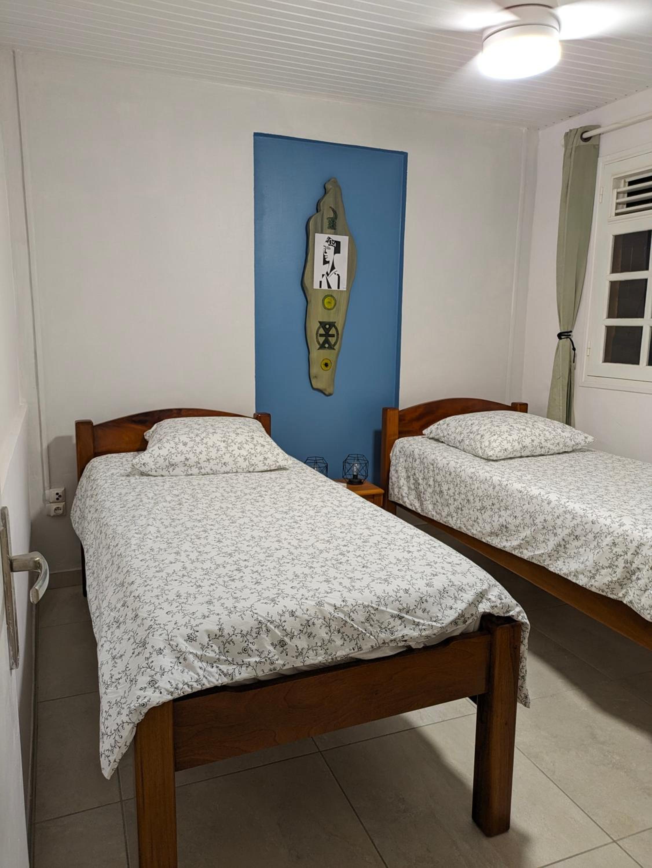 Three-Bedroom House photo 3