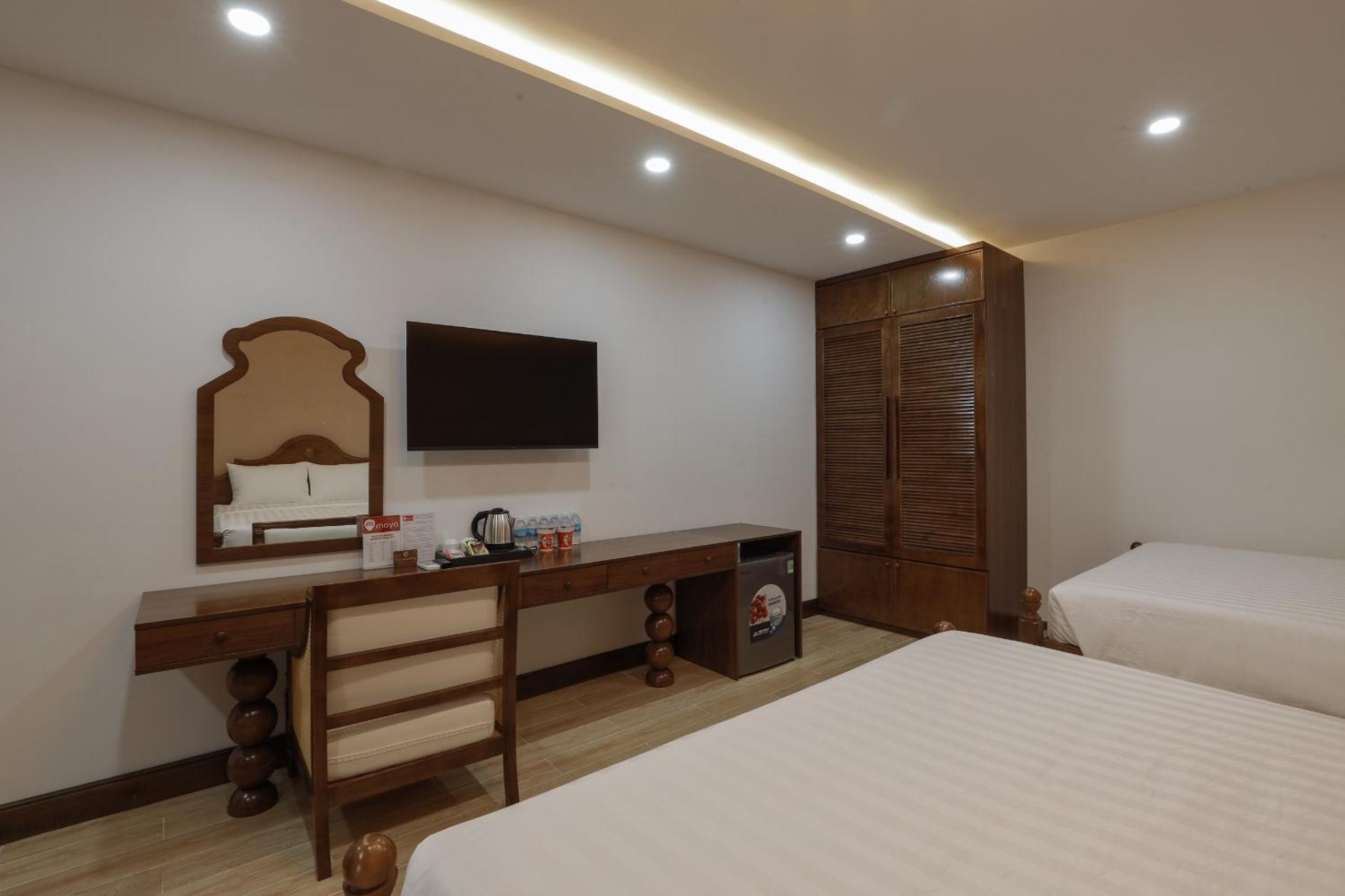 Family Room with Balcony - Photo 3