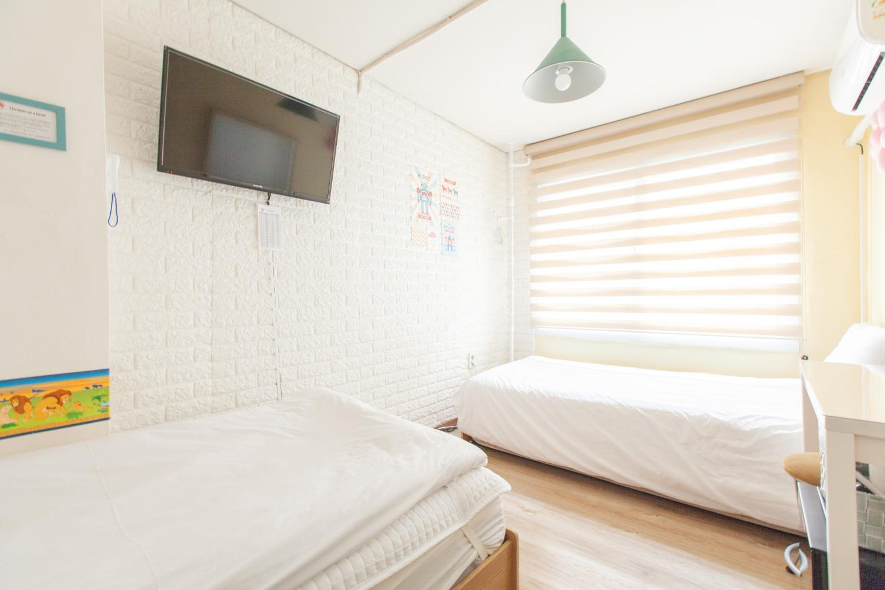 Twin Room with Private External Bathroom