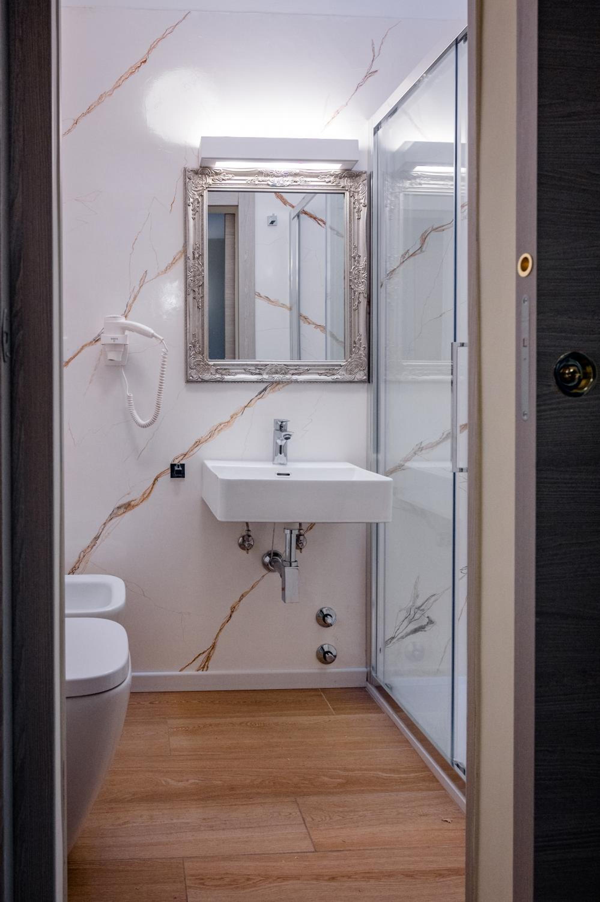 Double Room - Photo 37