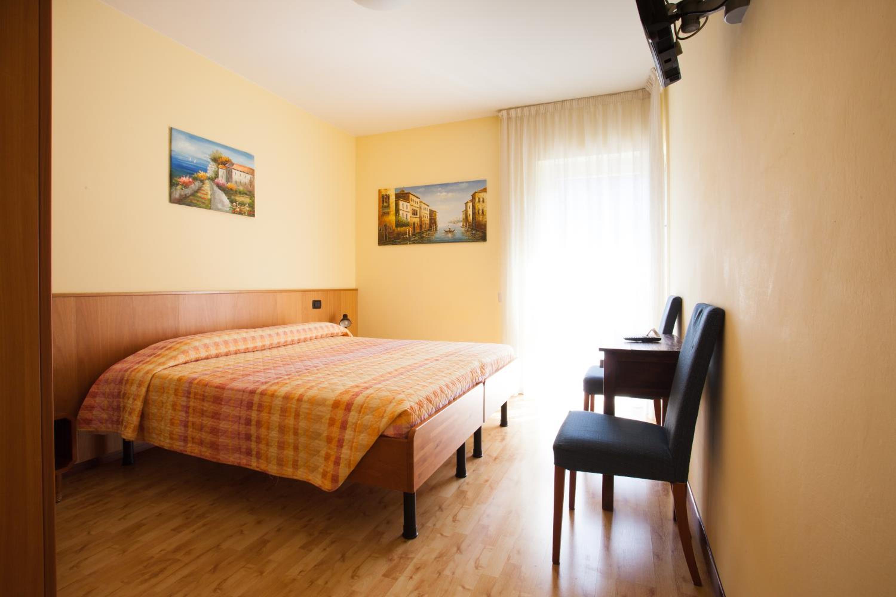 Double or Twin Room photo 1