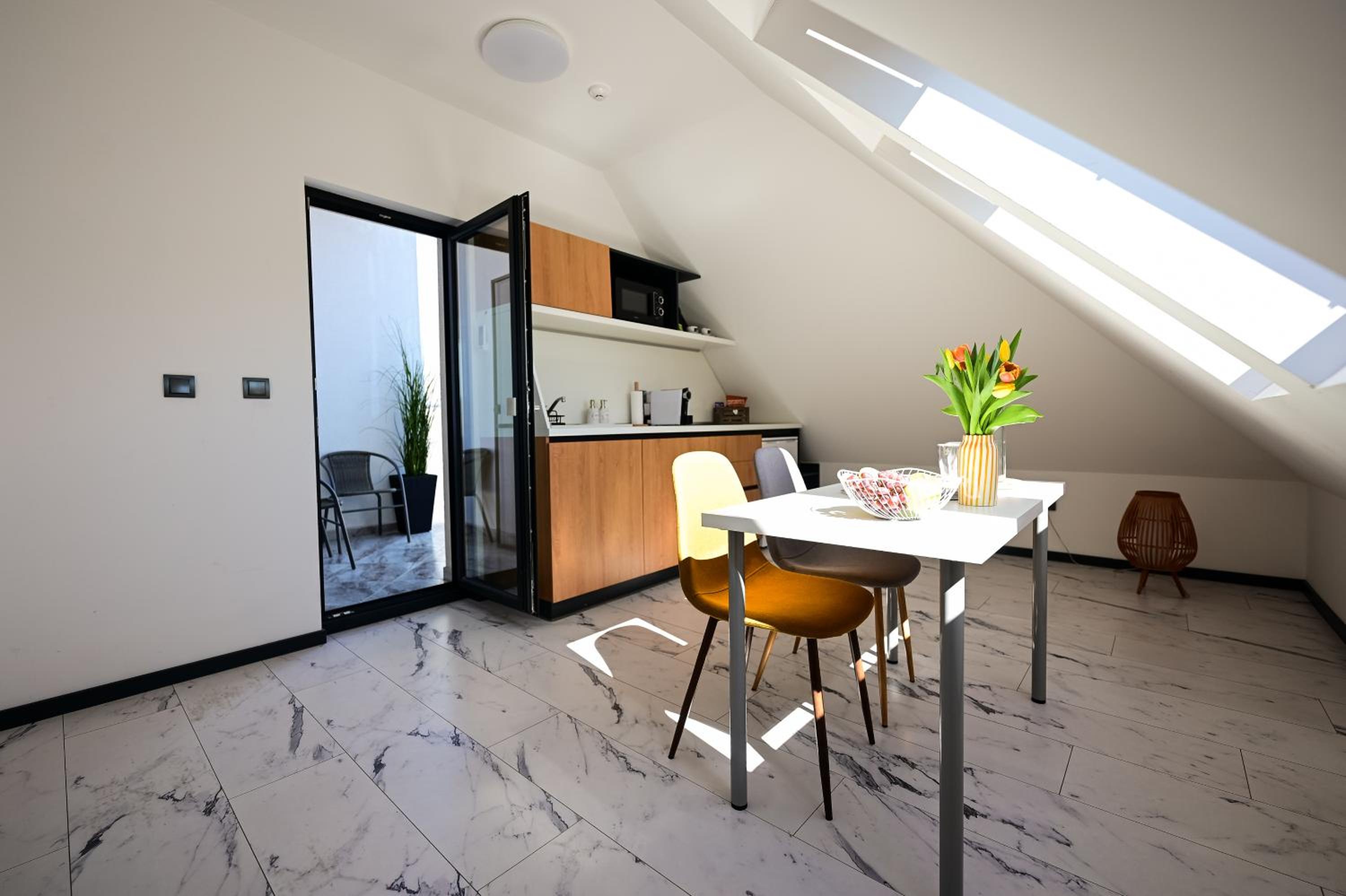 Apartment with Balcony - Photo 2