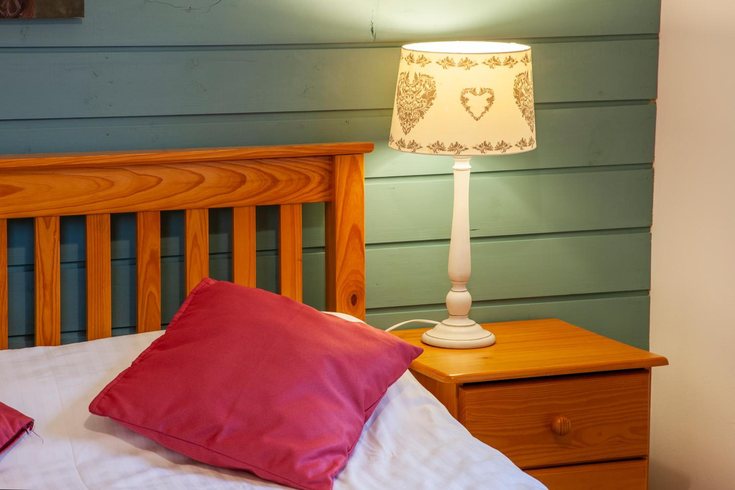 Two-Bedroom Lodge with Lake View 4 photo 3