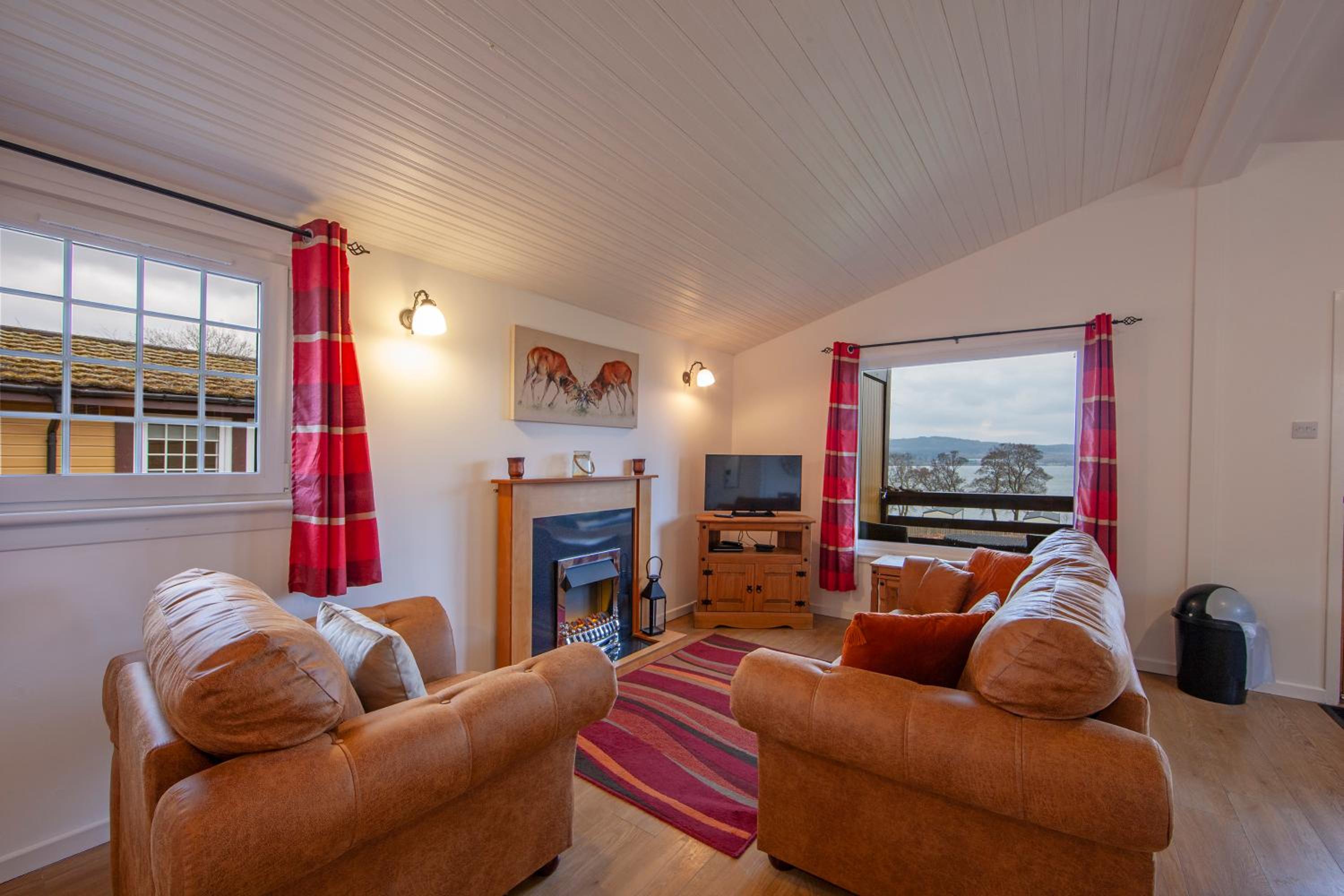 Two-Bedroom Lodge with Lake View 4 photo 1