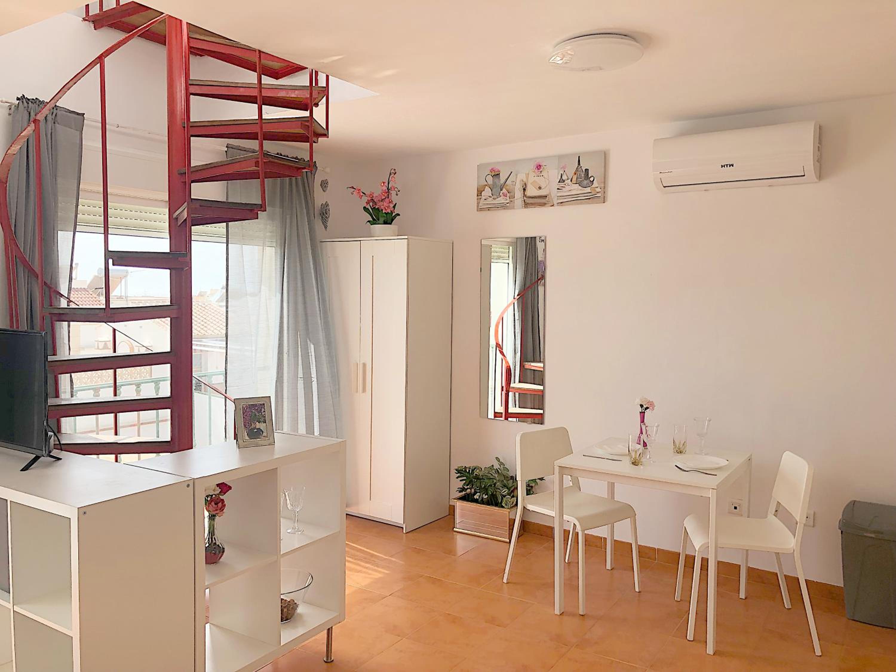 One-Bedroom Apartment photo 2