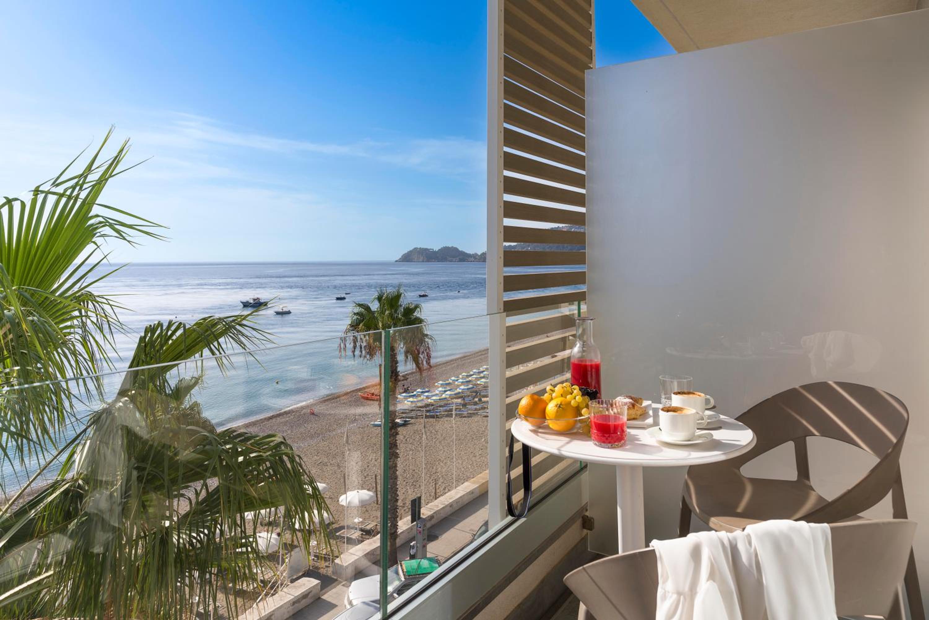 Deluxe Double Room with Sea View photo 3