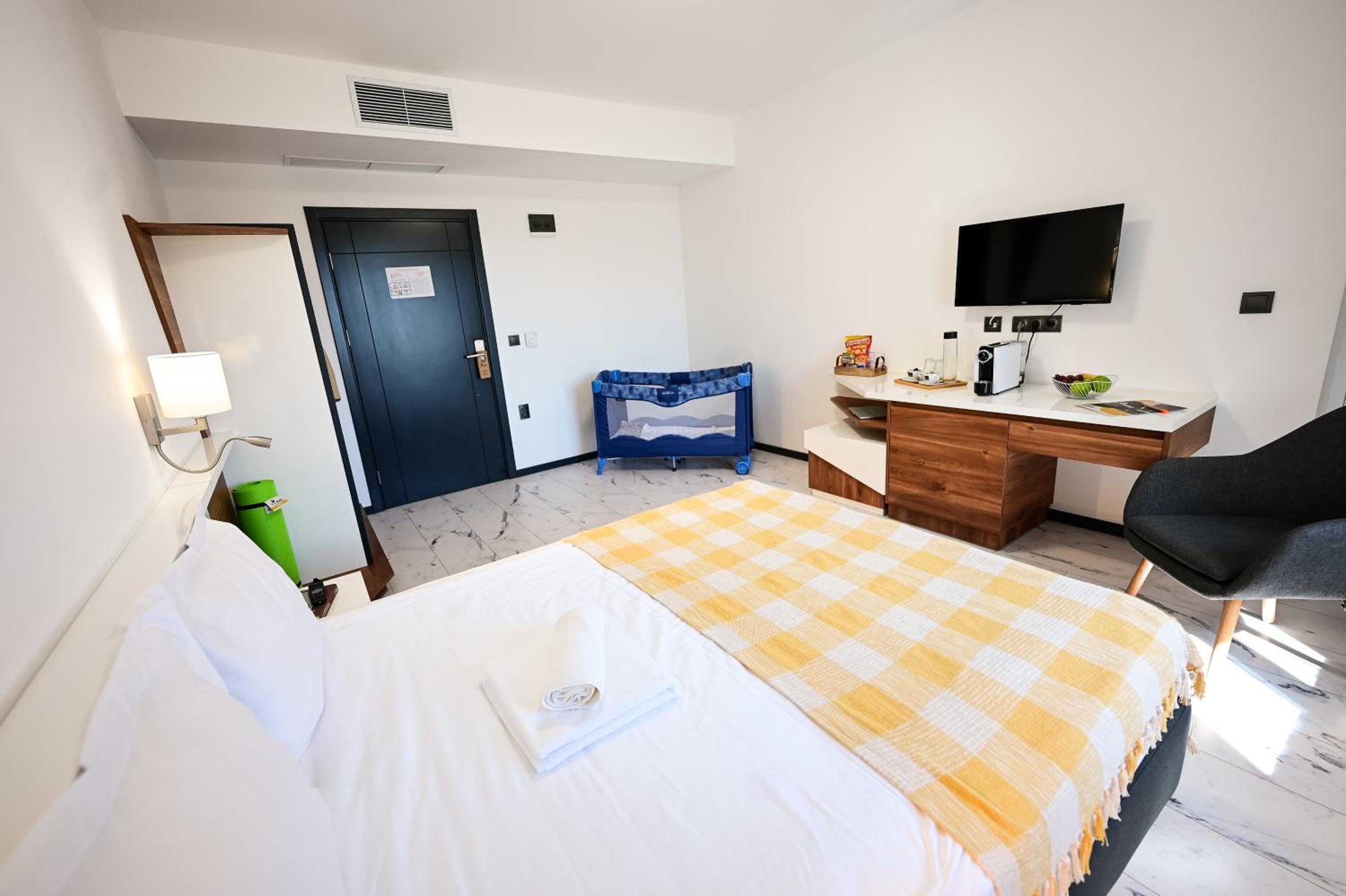 Deluxe Double Room - Photo 7