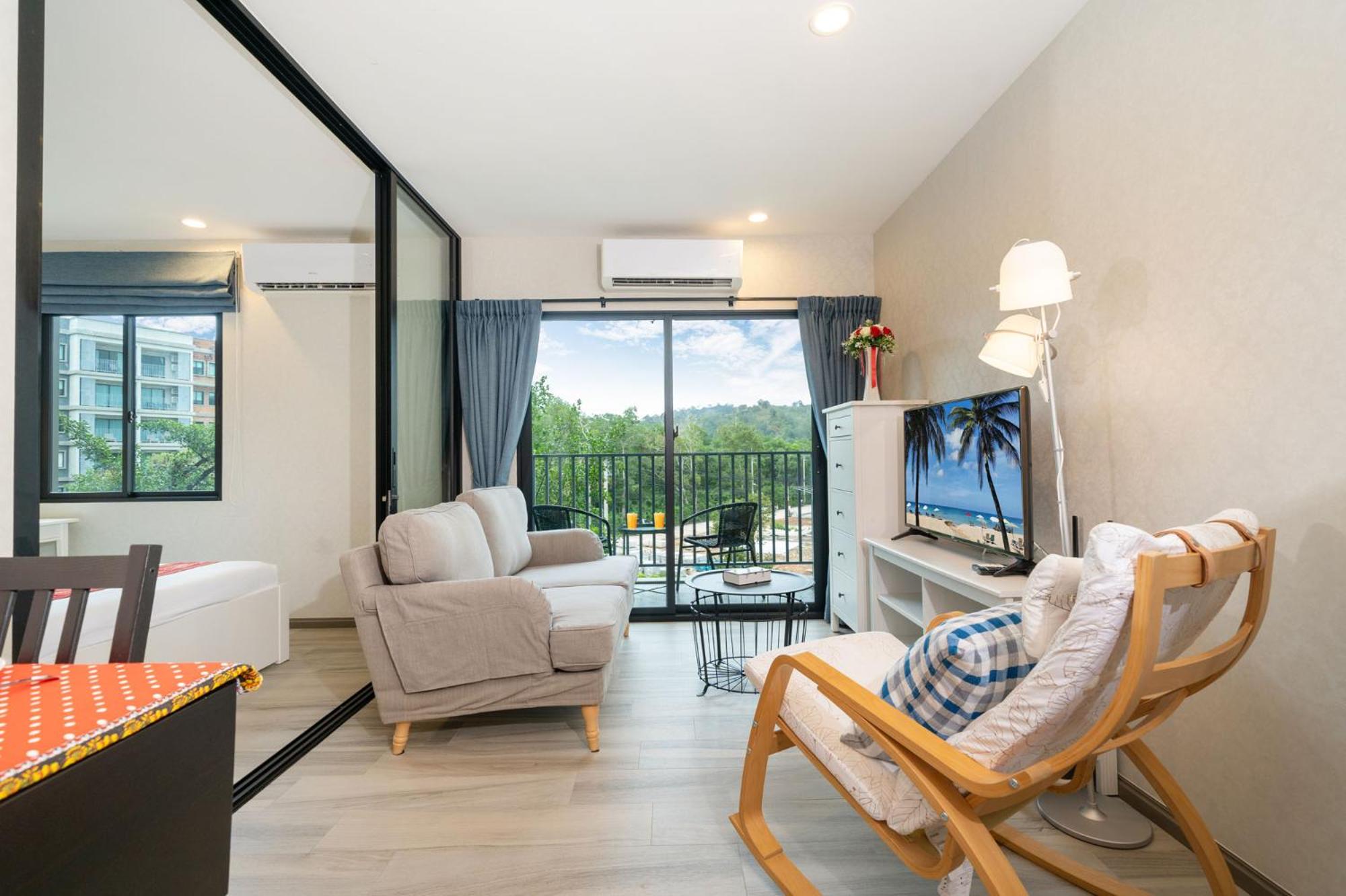 One-Bedroom Apartment with Balcony