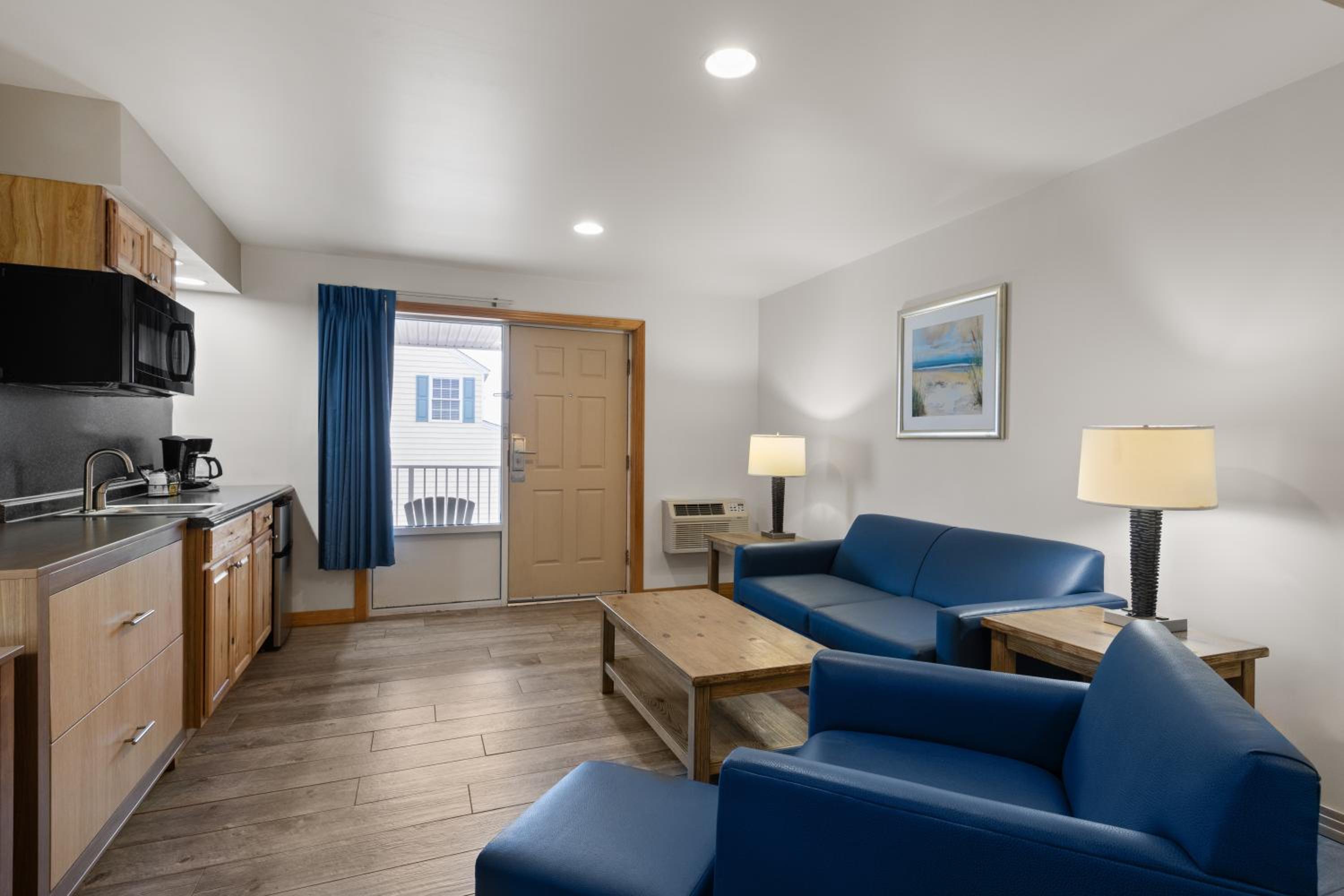 King Suite Non Smoking  First or Second Floor - Photo 2
