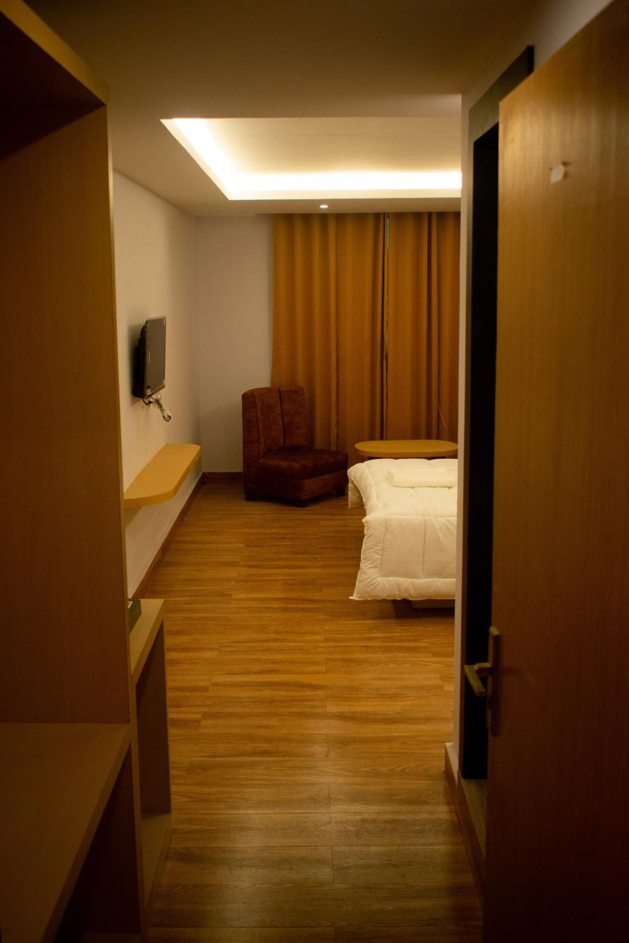 Deluxe King Room photo 3
