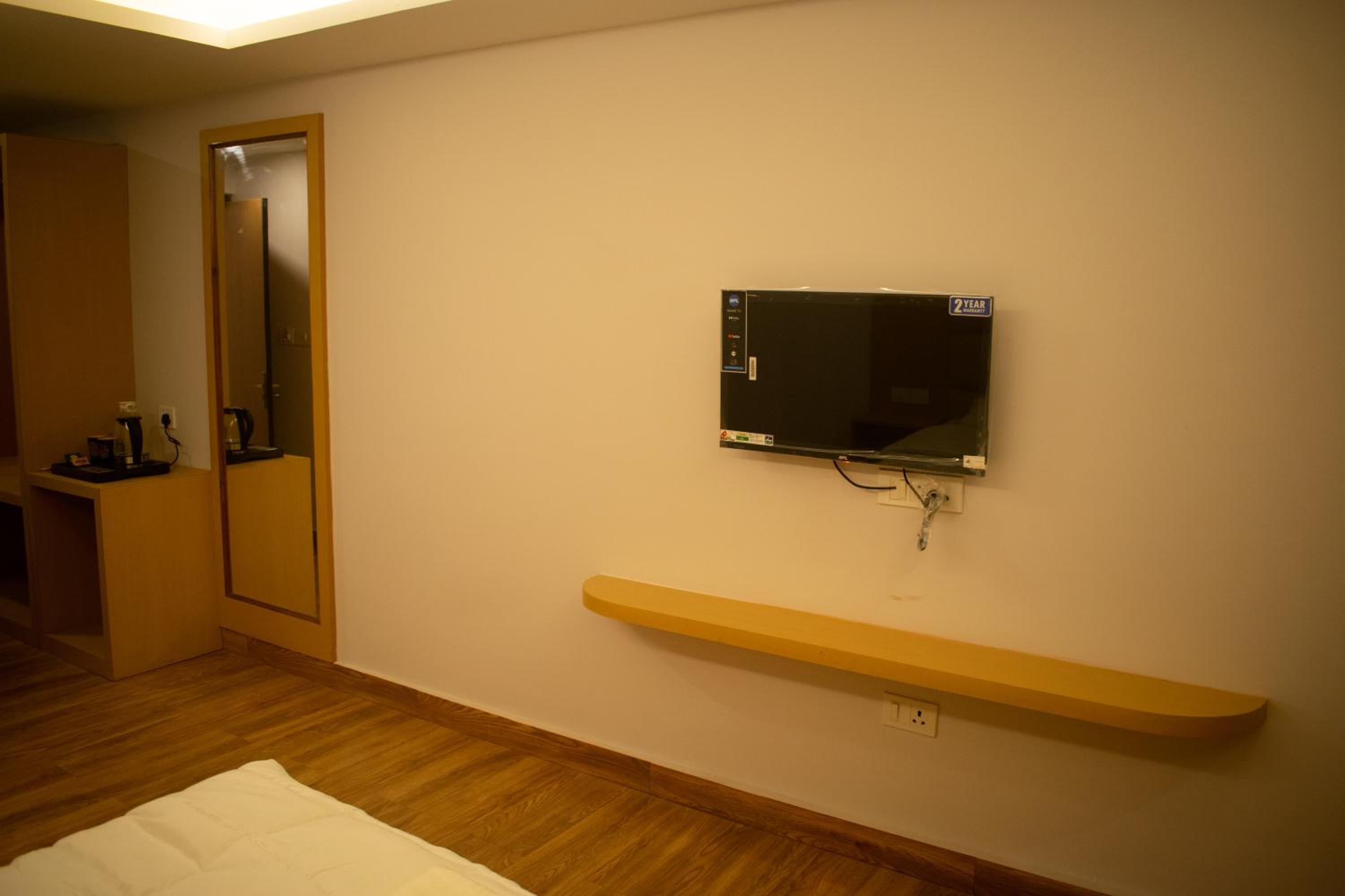 Deluxe King Room photo 2