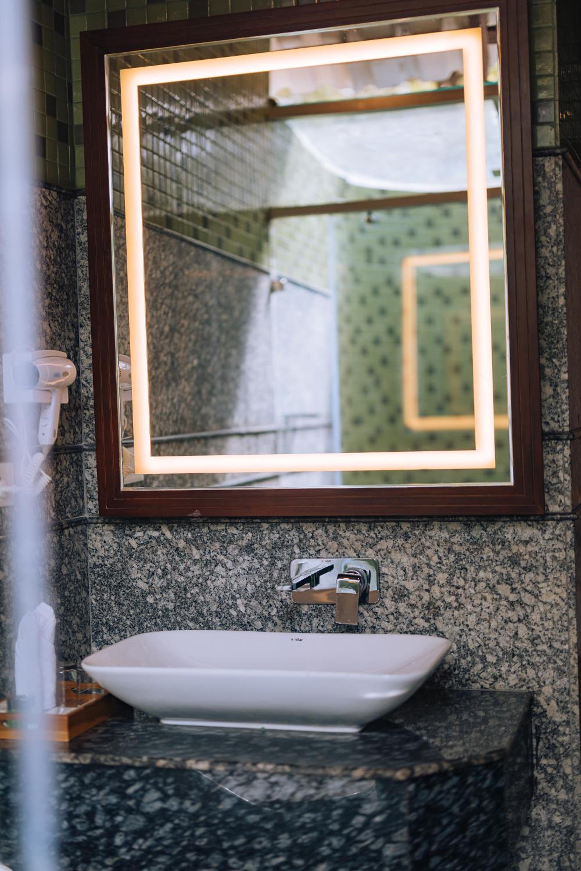 Deluxe Bungalow - Photo 11