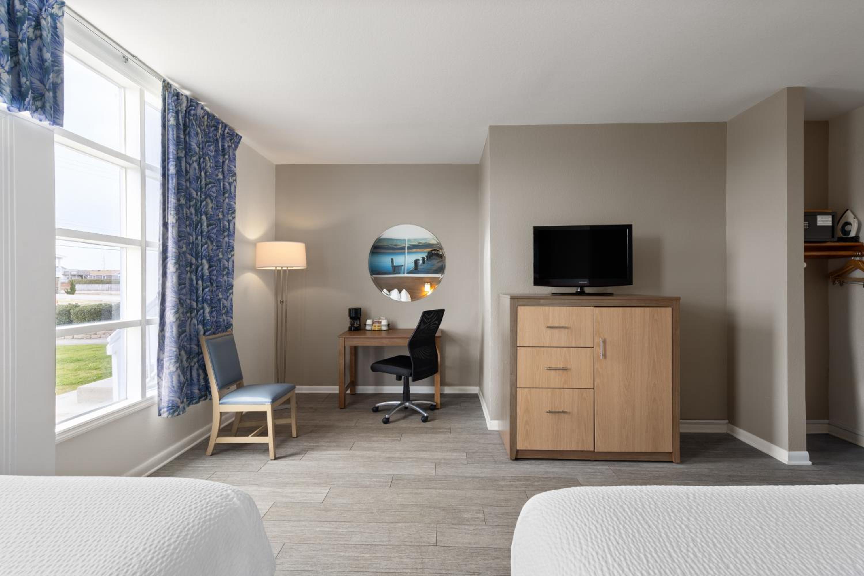 Double Room with Two Double Beds - Non-Smoking  First or Second Floor - Photo 3
