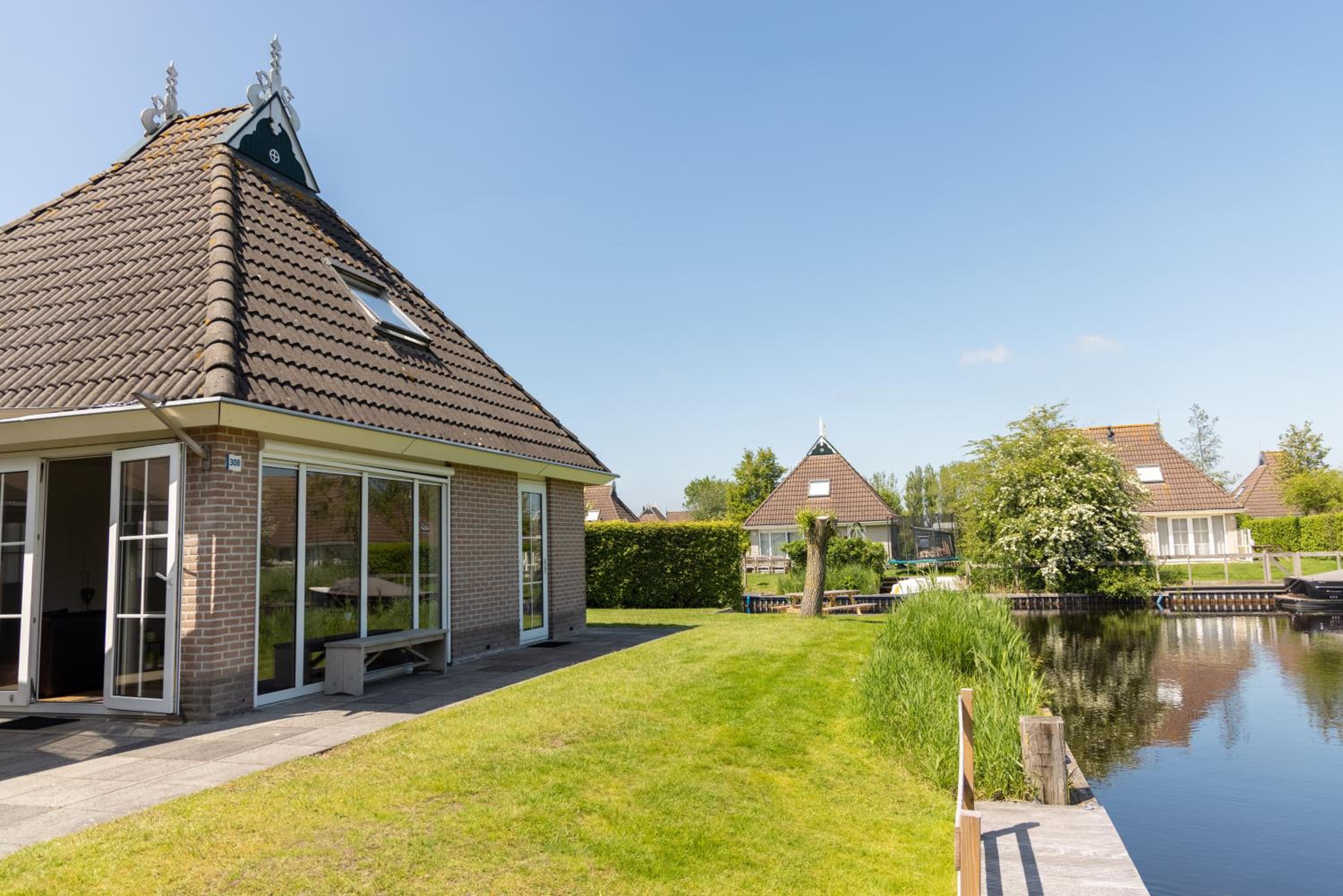 Bungalow with Garden View photo 3