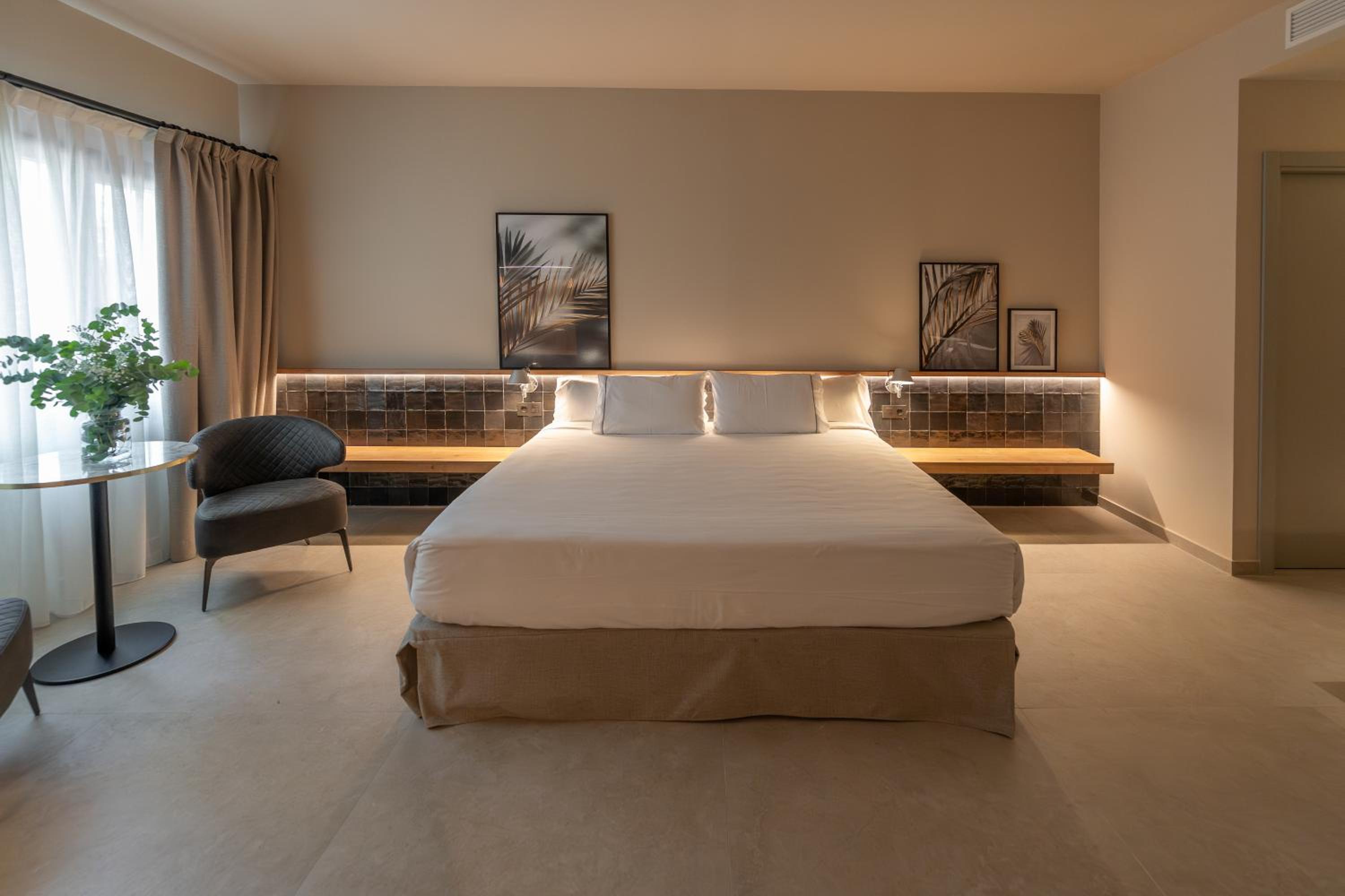 Junior Suite (2 Adults) - Photo 9
