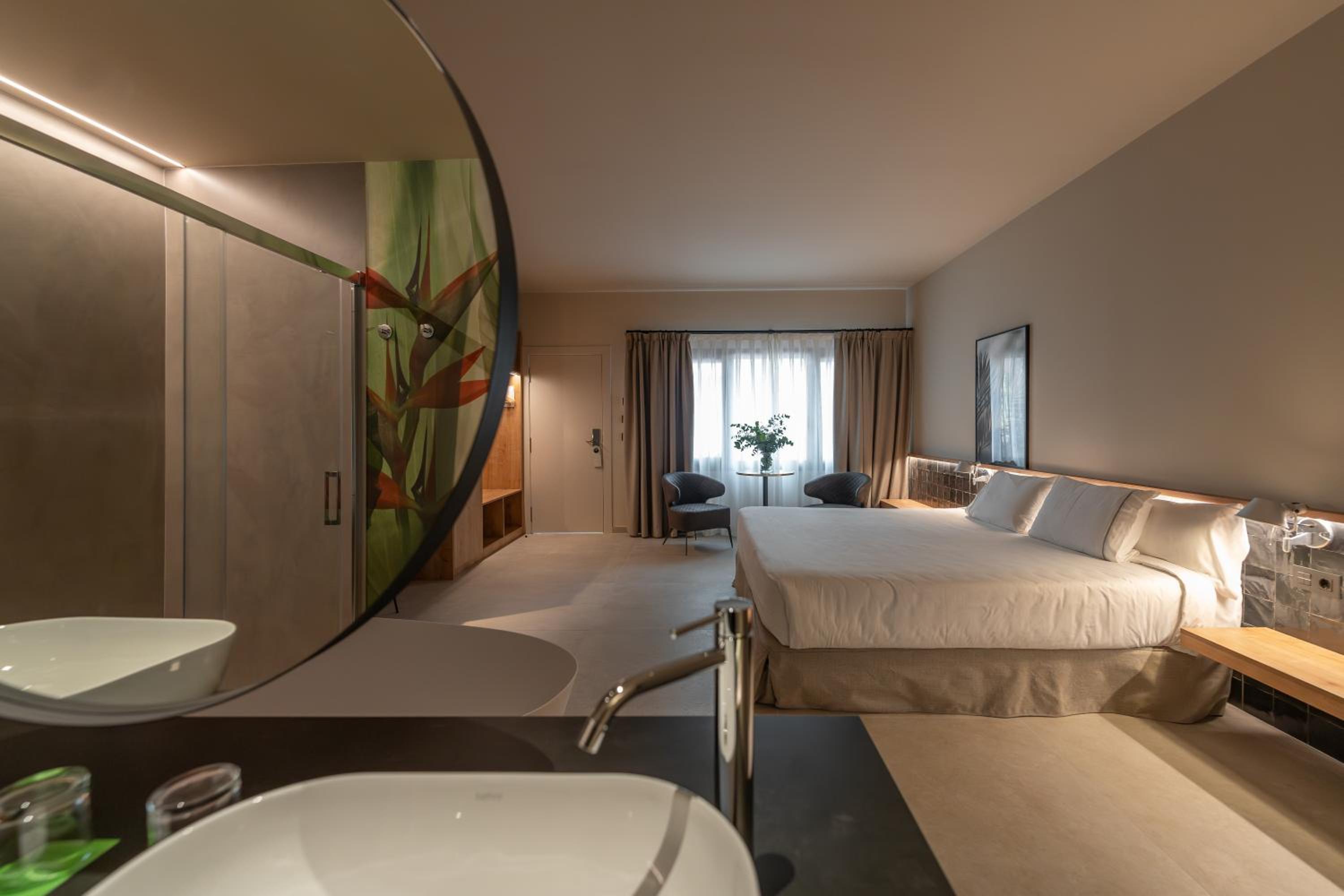 Junior Suite (2 Adults) - Photo 2