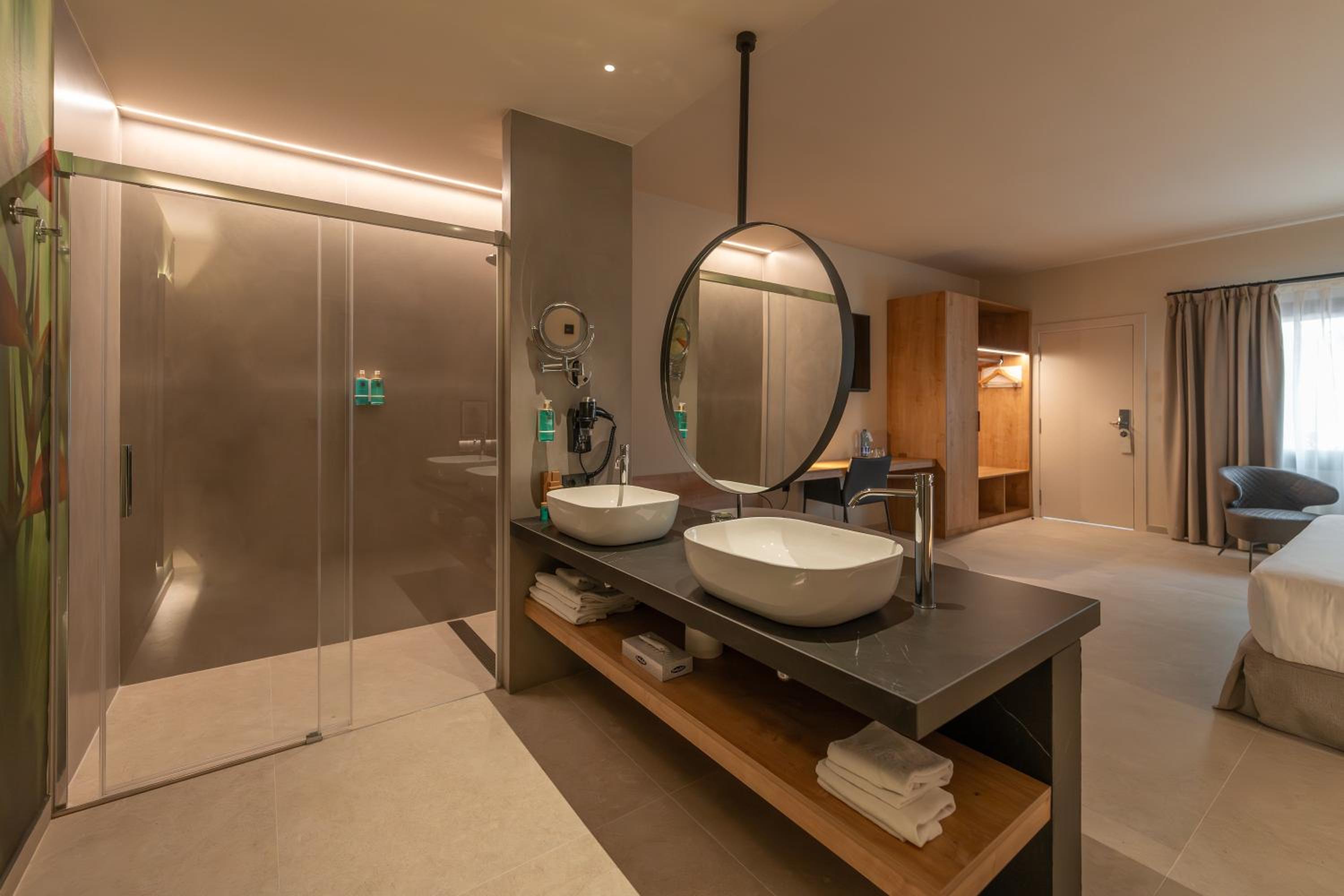 Junior Suite (2 Adults) - Photo 12