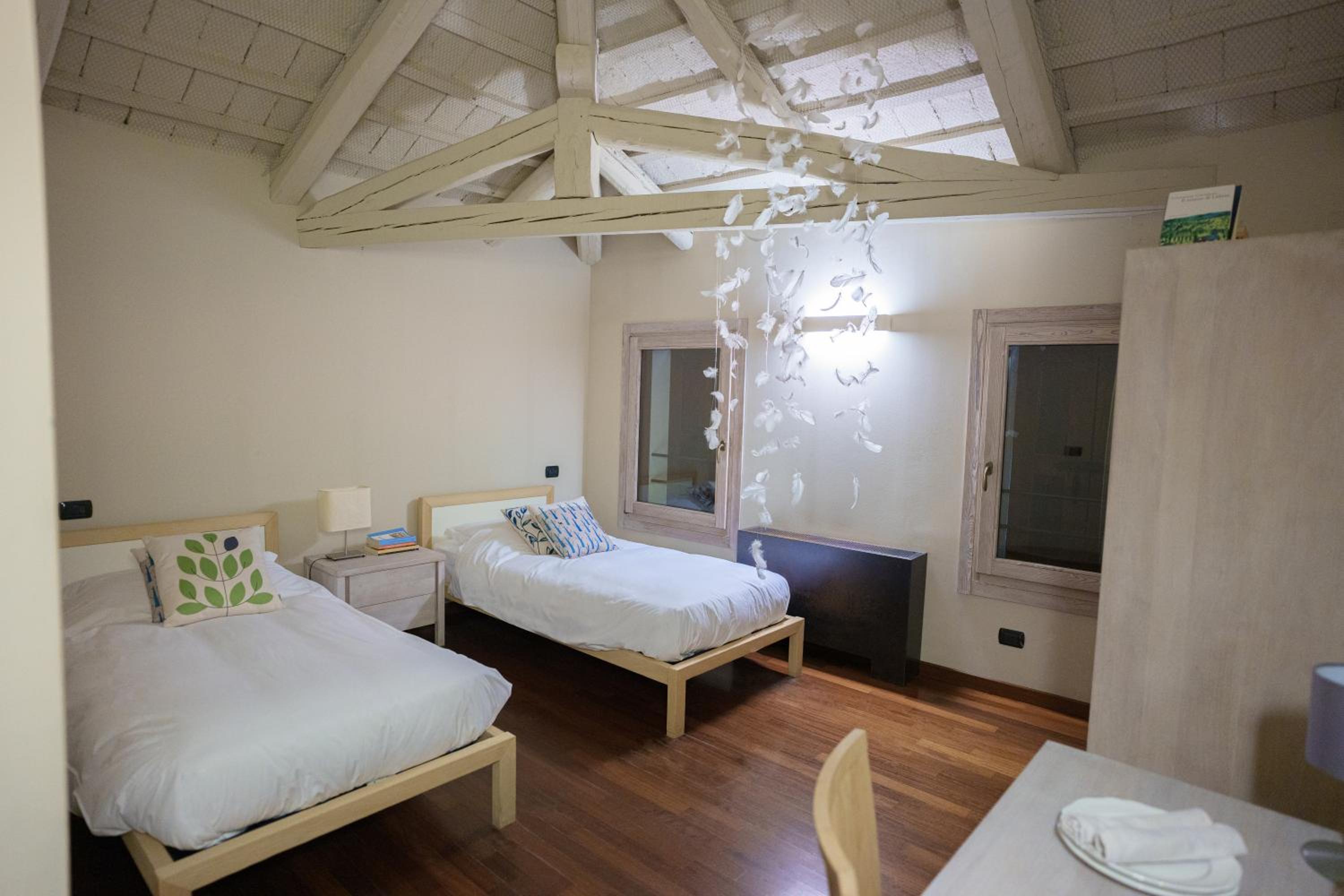 Double or Twin Room with Private Bathroom - Photo 3