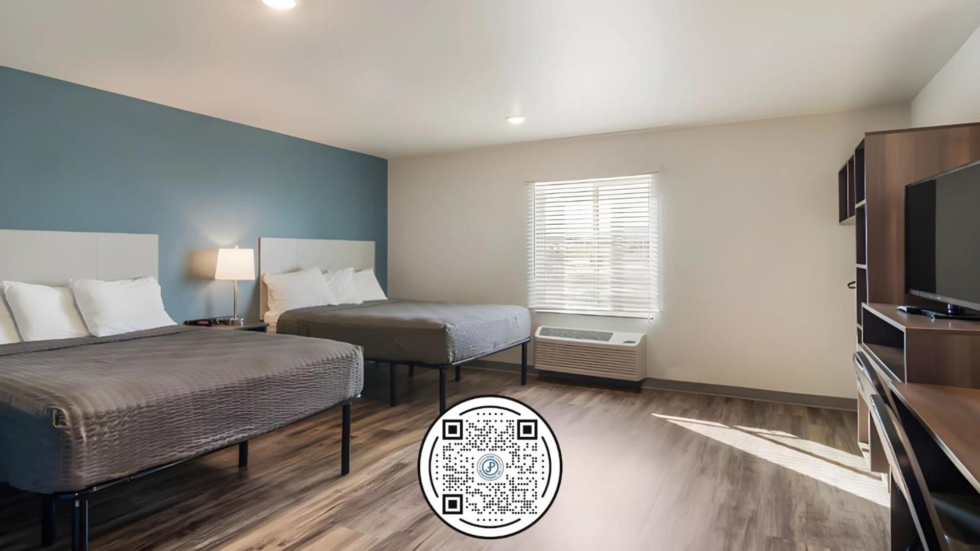 Queen Suite with Two Queen Beds - Non Smoking photo 2