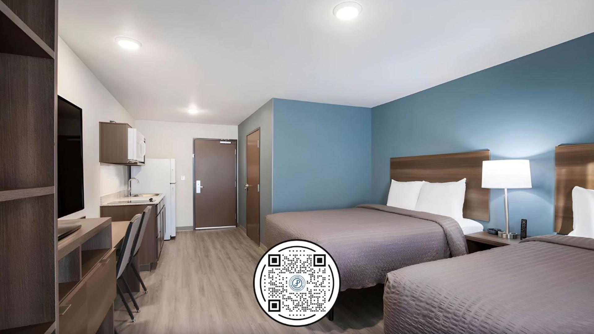 Queen Suite with Two Queen Beds - Non Smoking photo 1