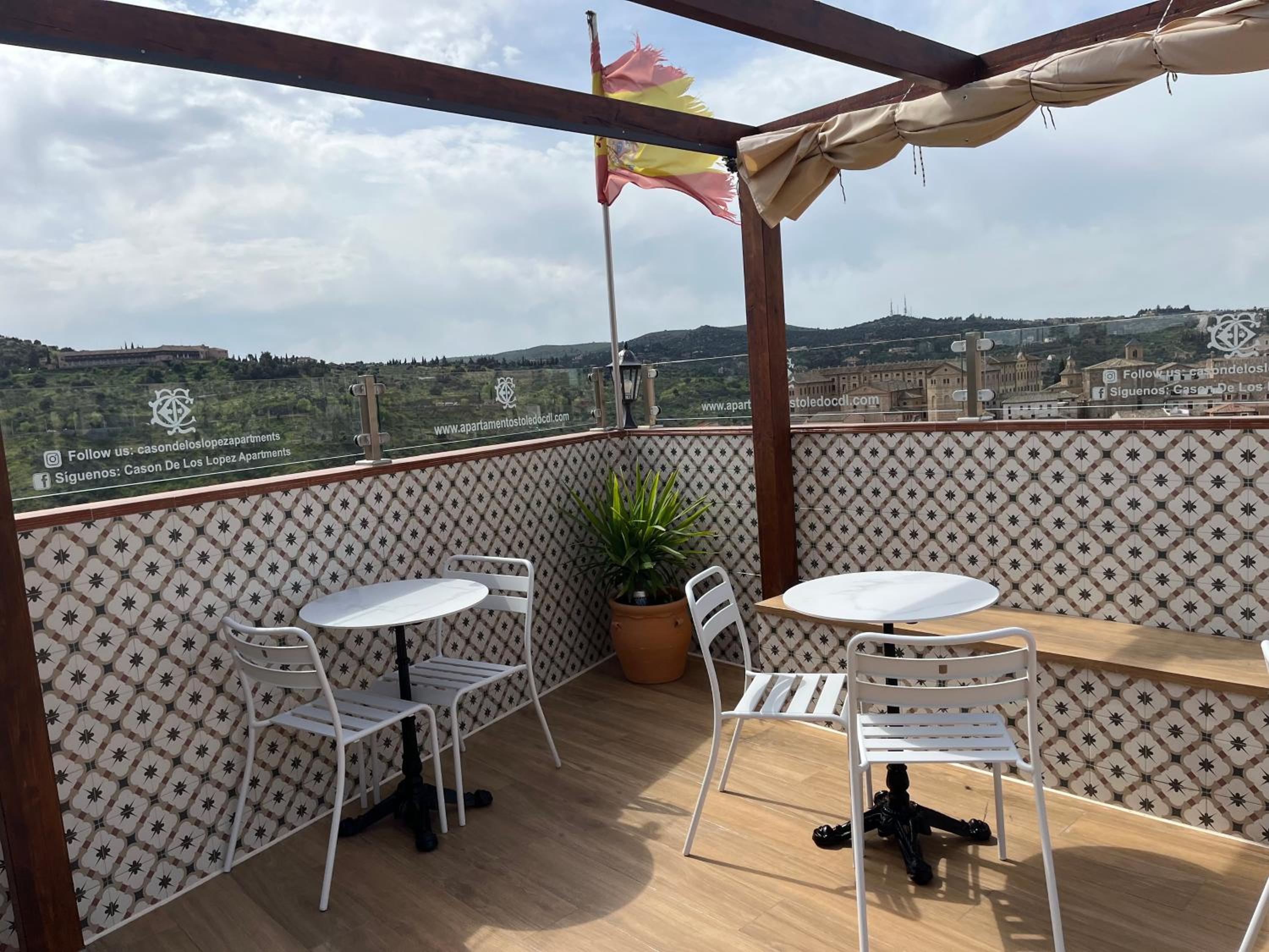 One-Bedroom Apartment - Photo 2