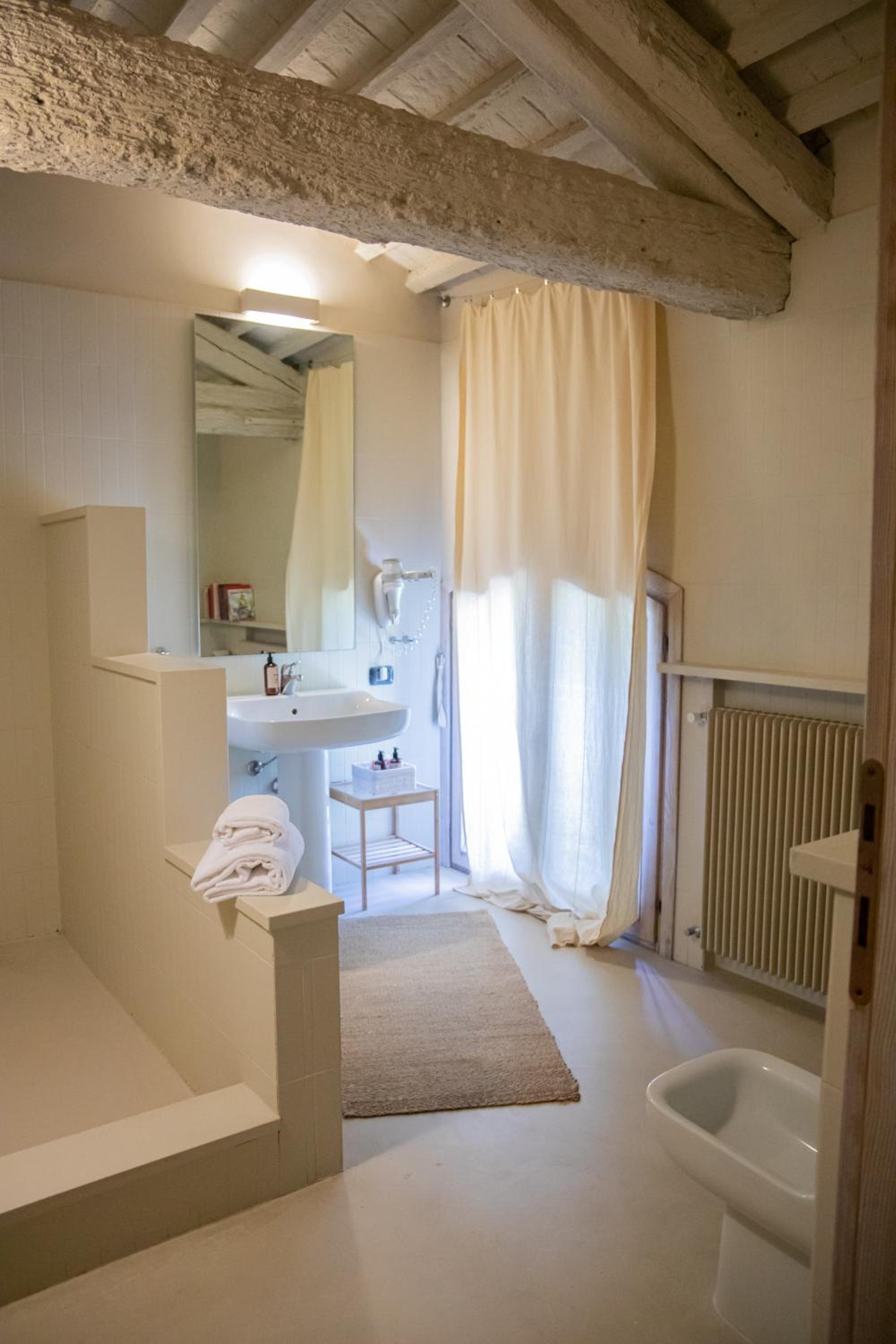 Double Room with Private Bathroom photo 2