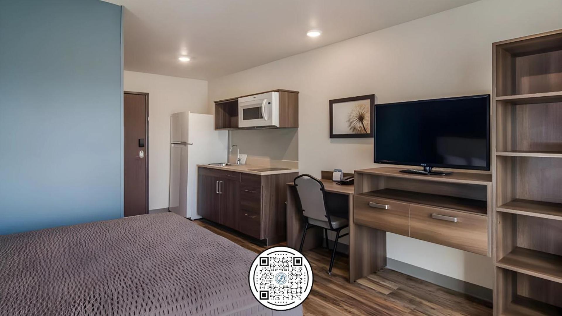 Queen Suite with Tub - Disability Access/Non Smoking photo 1