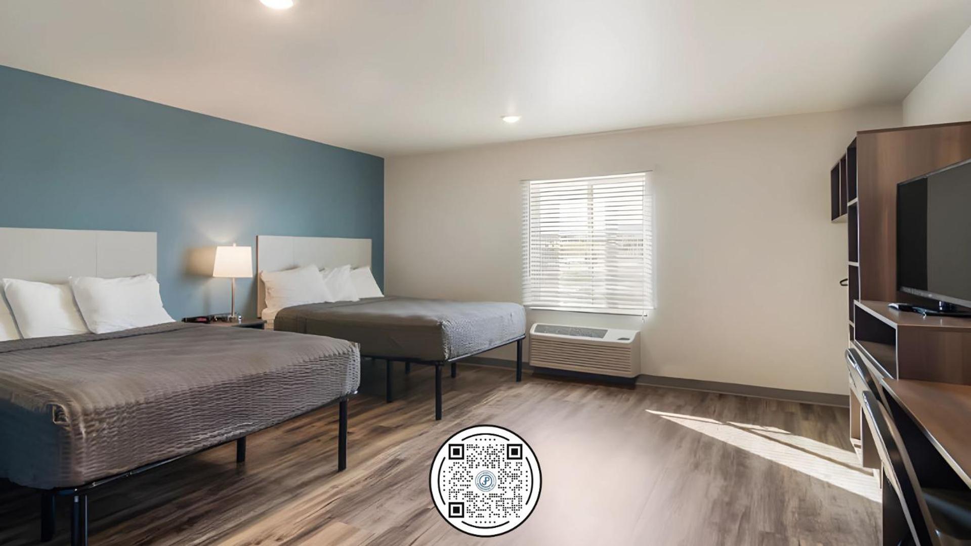 Queen Suite with Two Queen Beds - Non Smoking photo 2