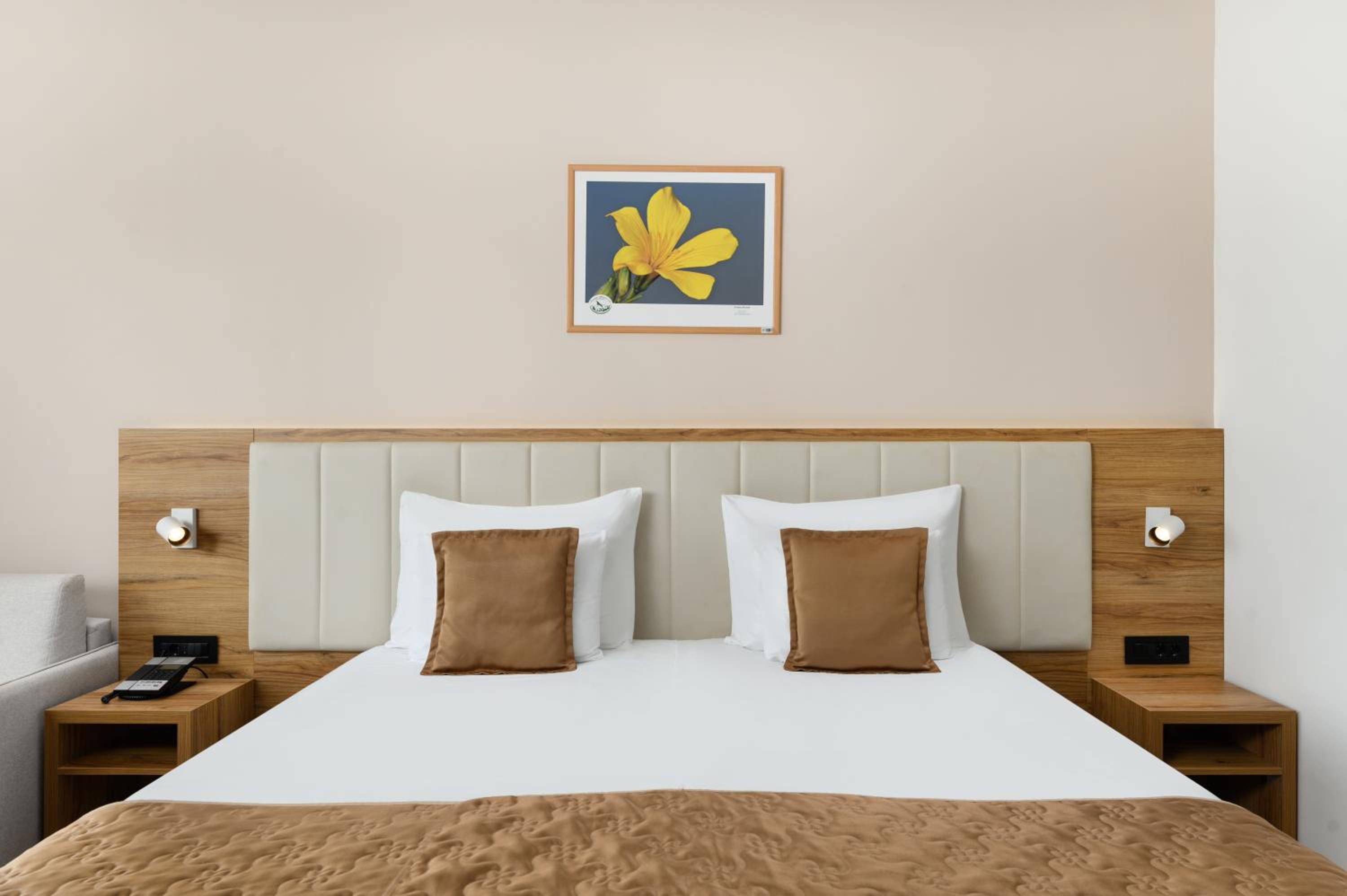Superior Double Room with Balcony - Photo 2
