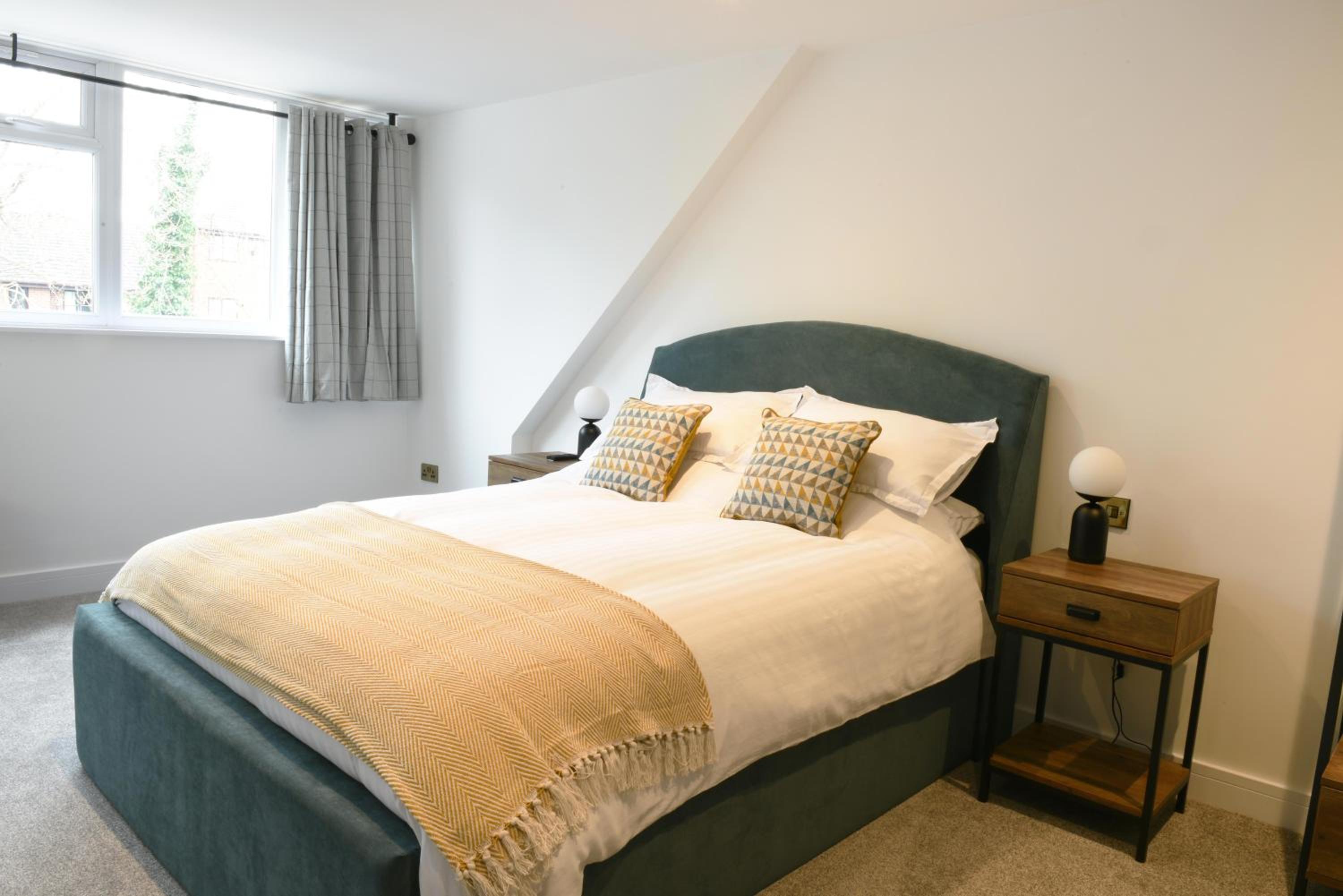 Deluxe King Suite photo 1
