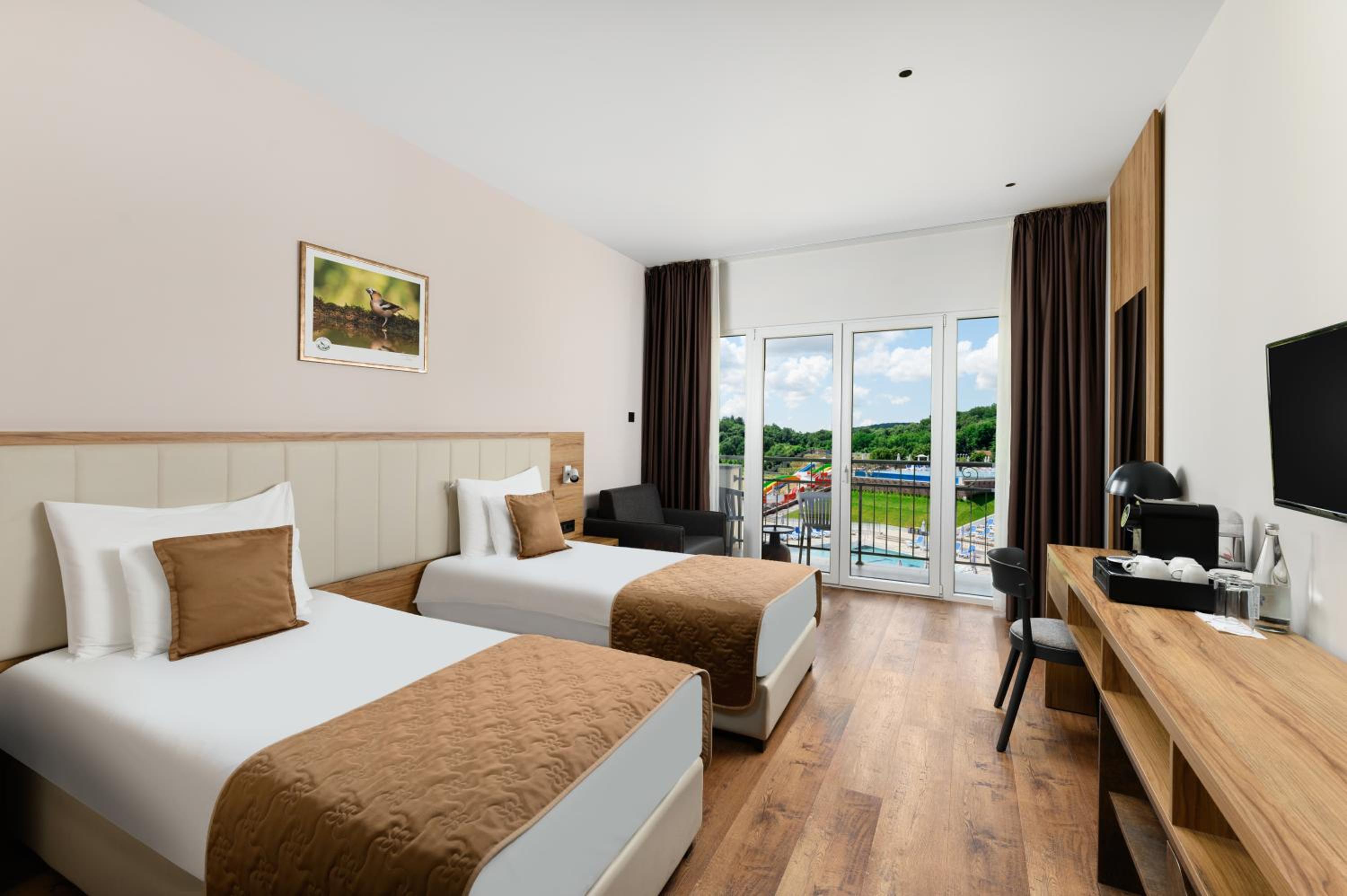Superior Twin Room with Balcony - Photo 2
