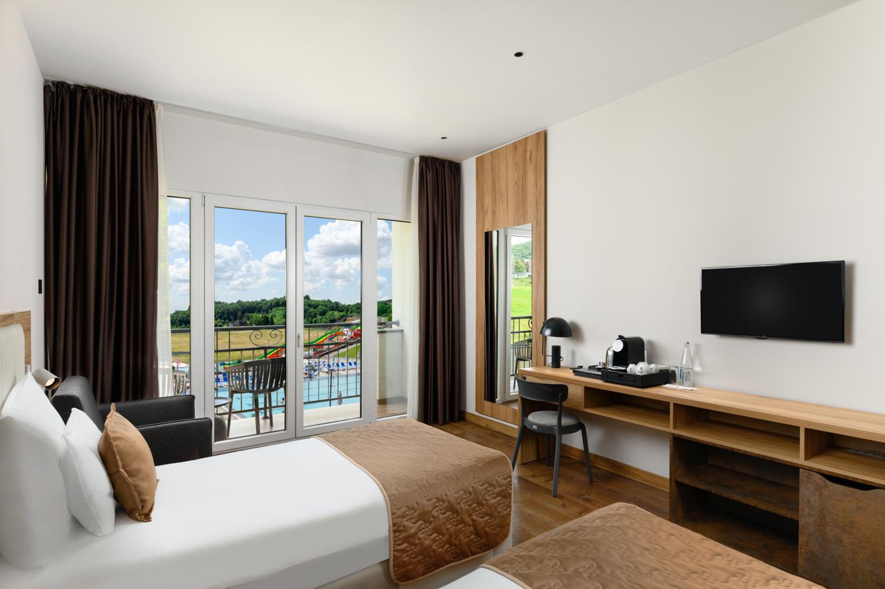 Superior Twin Room with Balcony - Photo 1