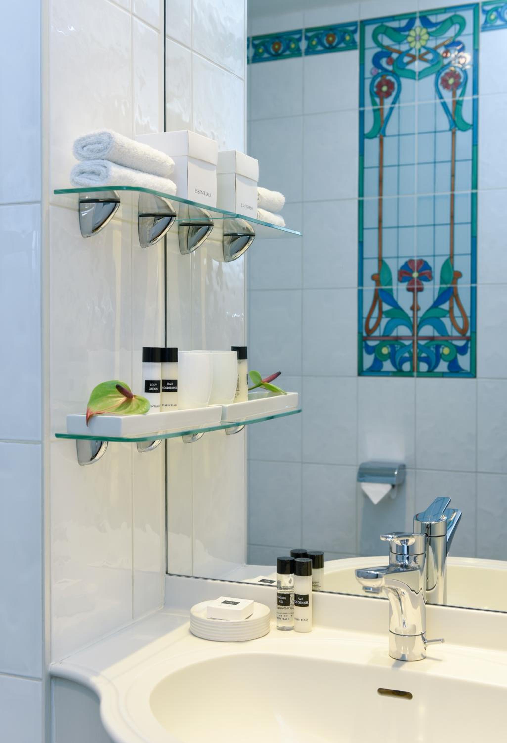 Relax in style with our luxurious bathroom amenities!