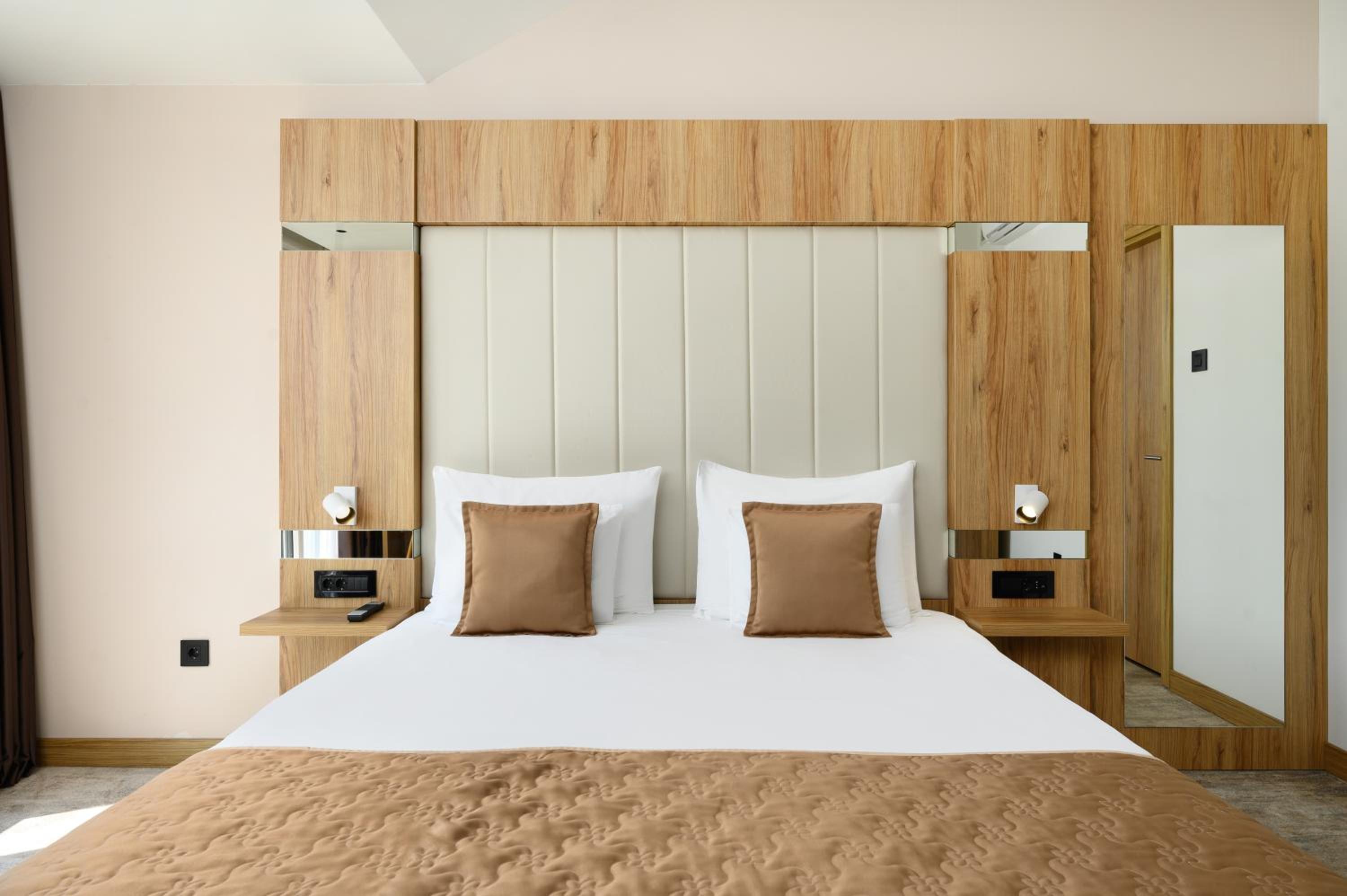 Superior Suite with One King Bed and Balcony - Photo 4