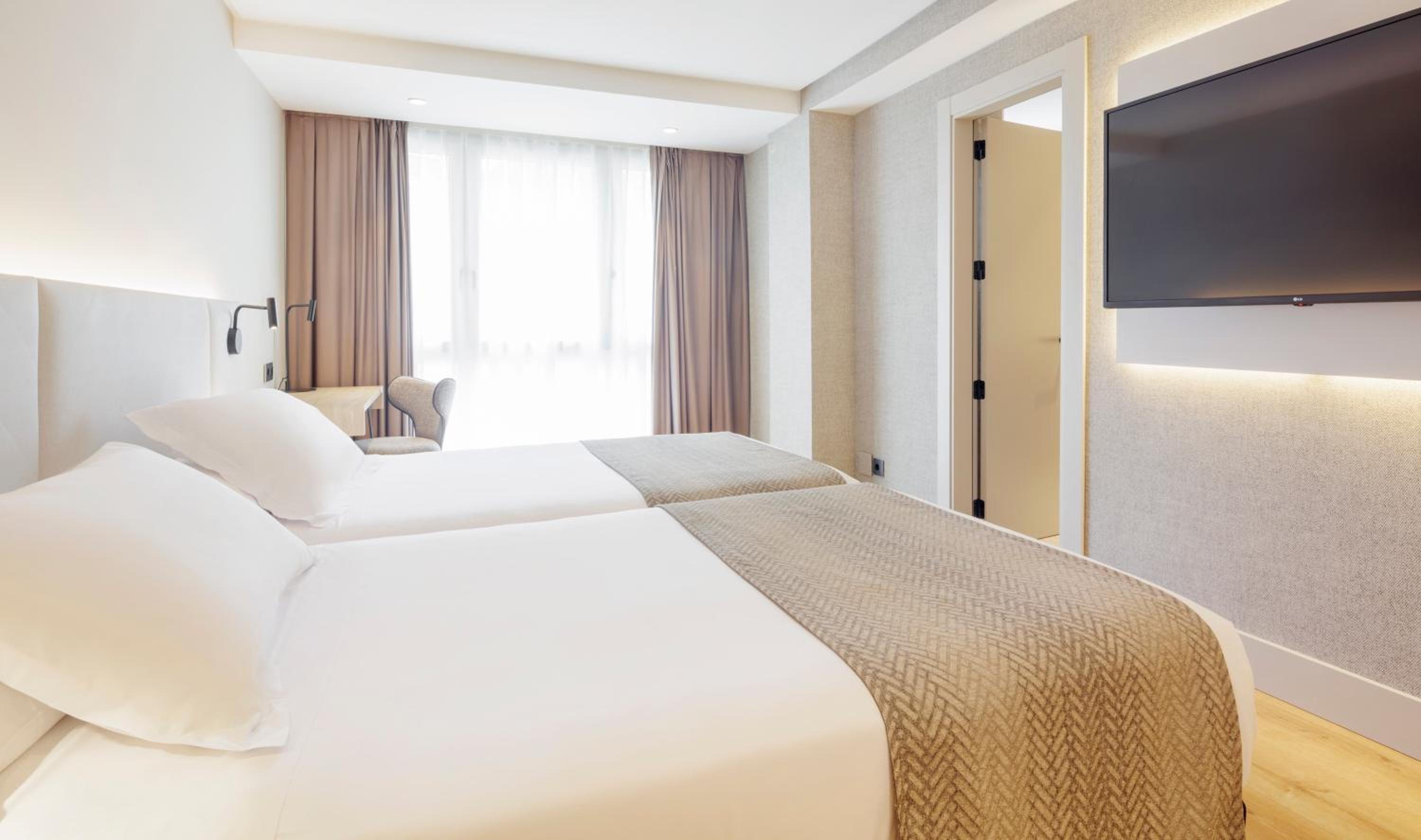 Triple Room (3 Adults) - Photo 1