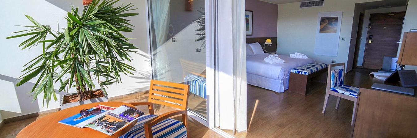 Deluxe King Room with Garden View photo 2