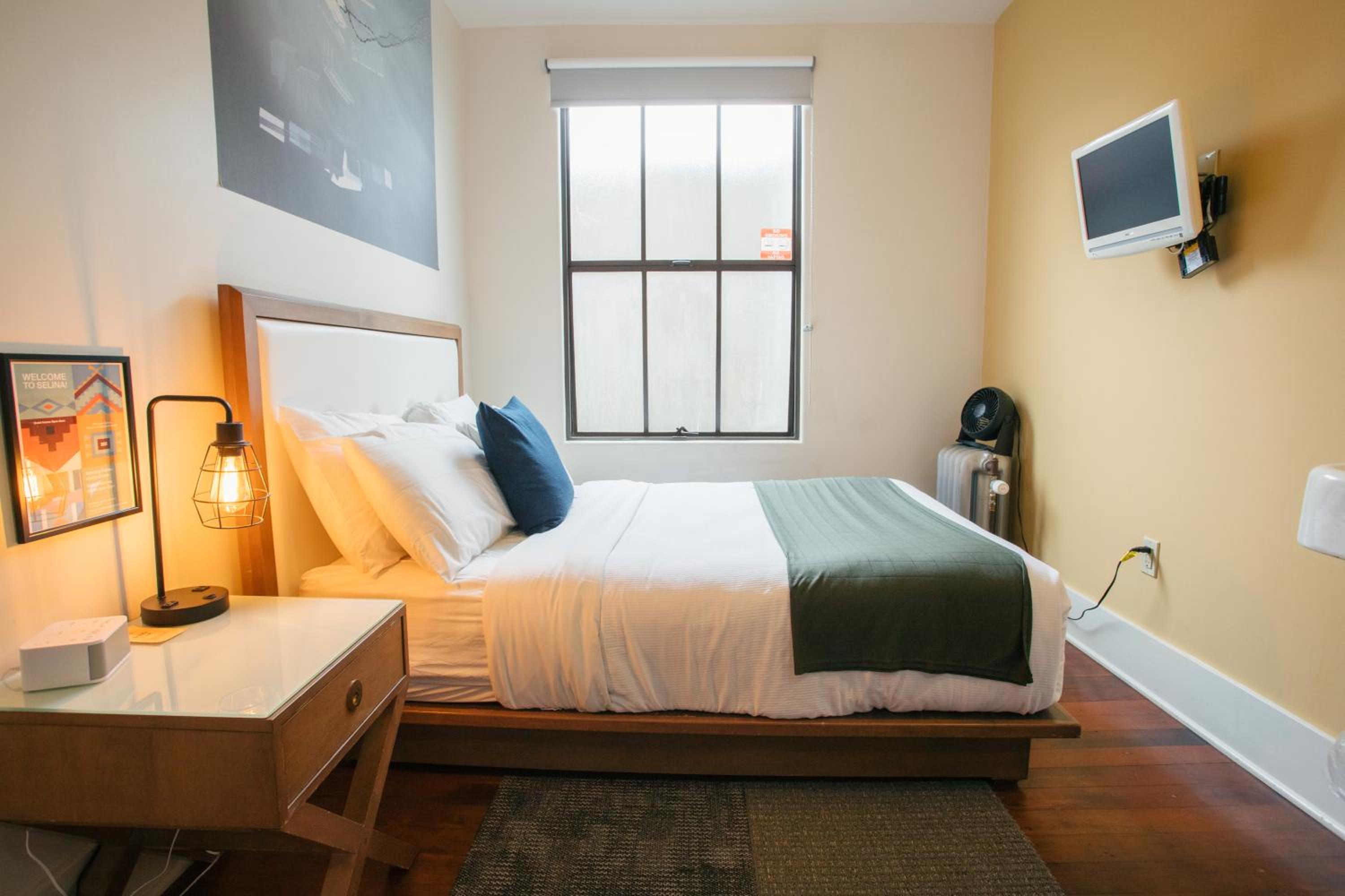 Double Room with Shared Bathroom photo 2