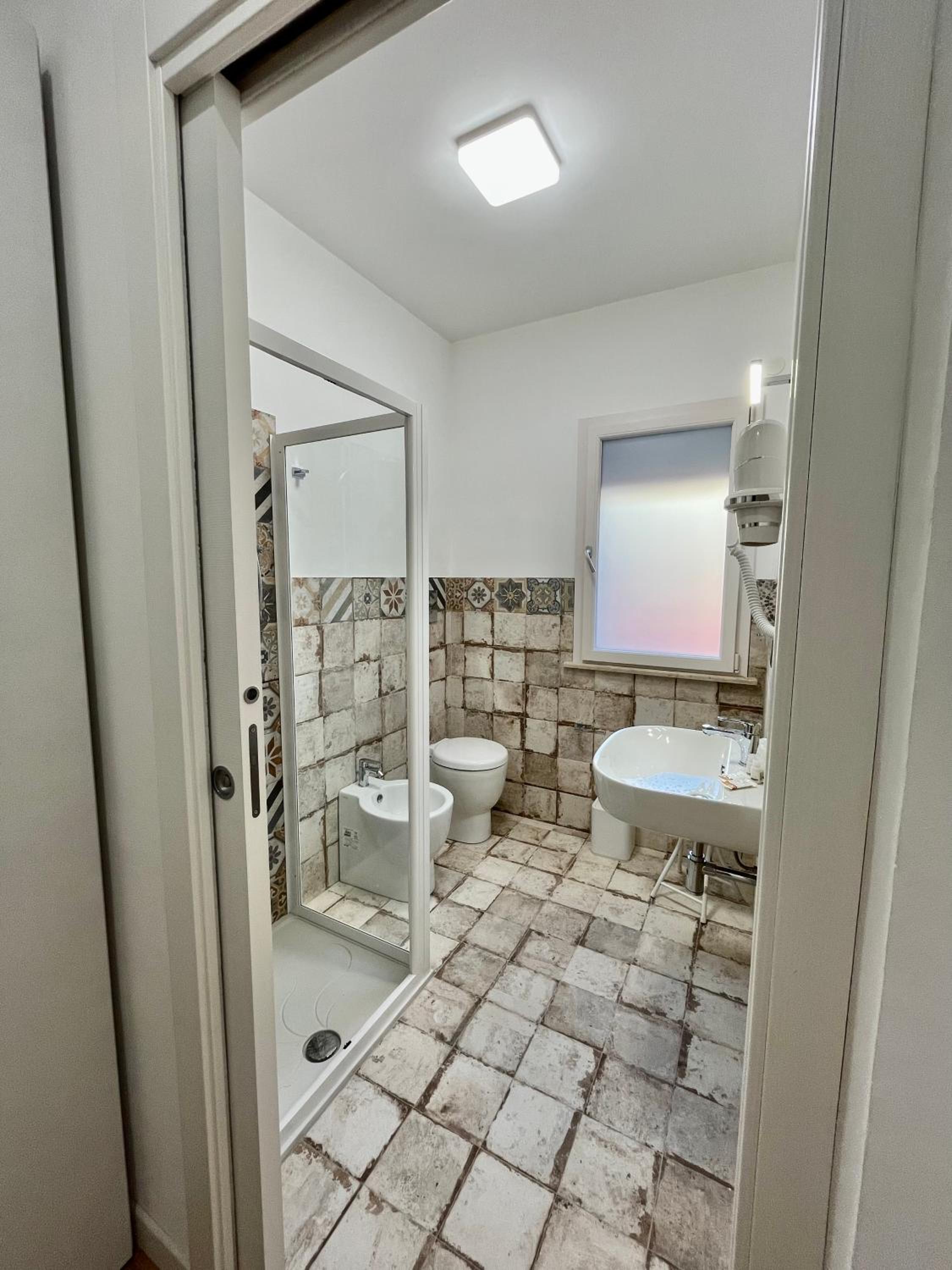 Deluxe Double Room with Balcony photo 3